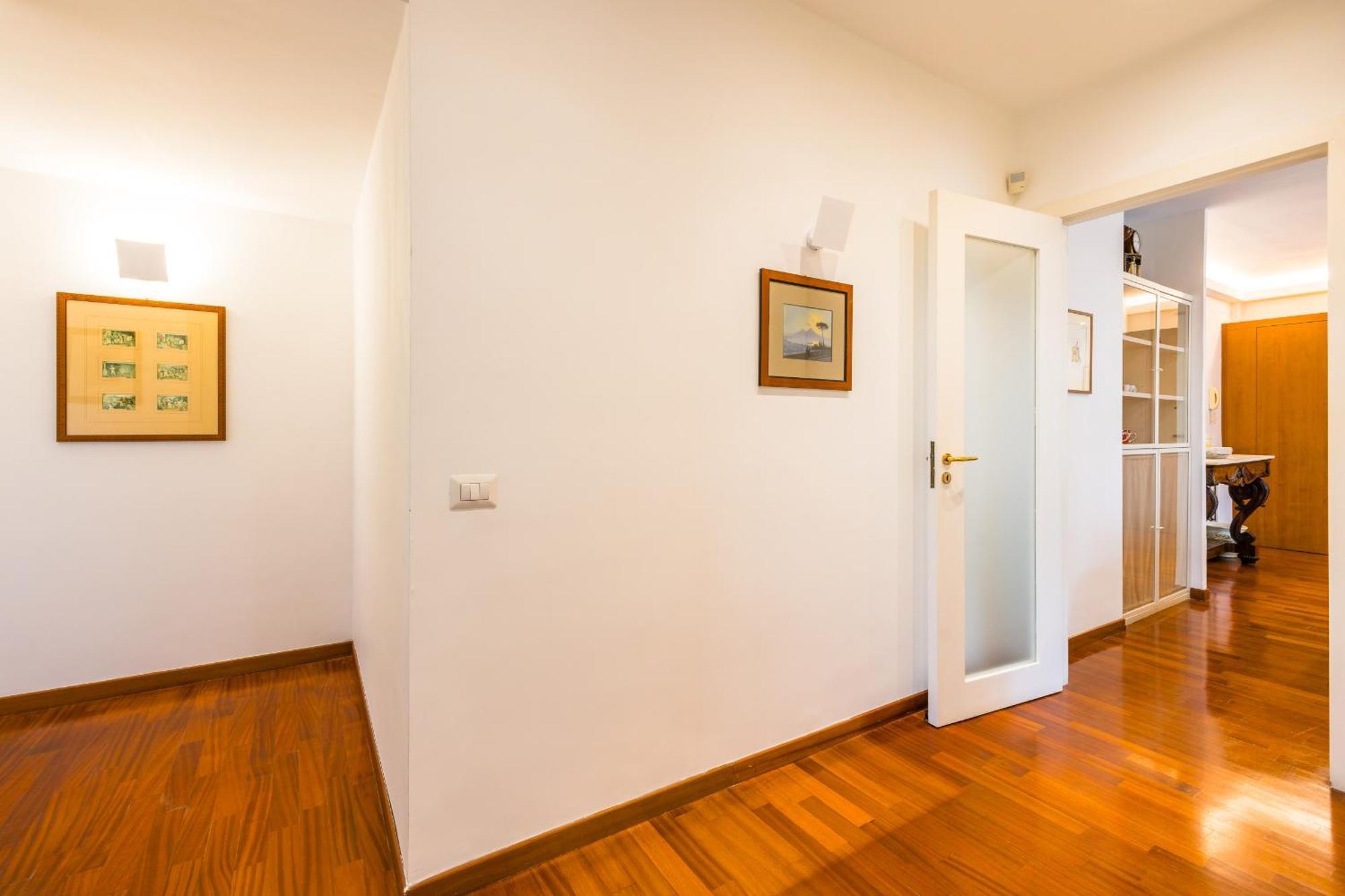 Colonna Classic Style By Wonderful Italy