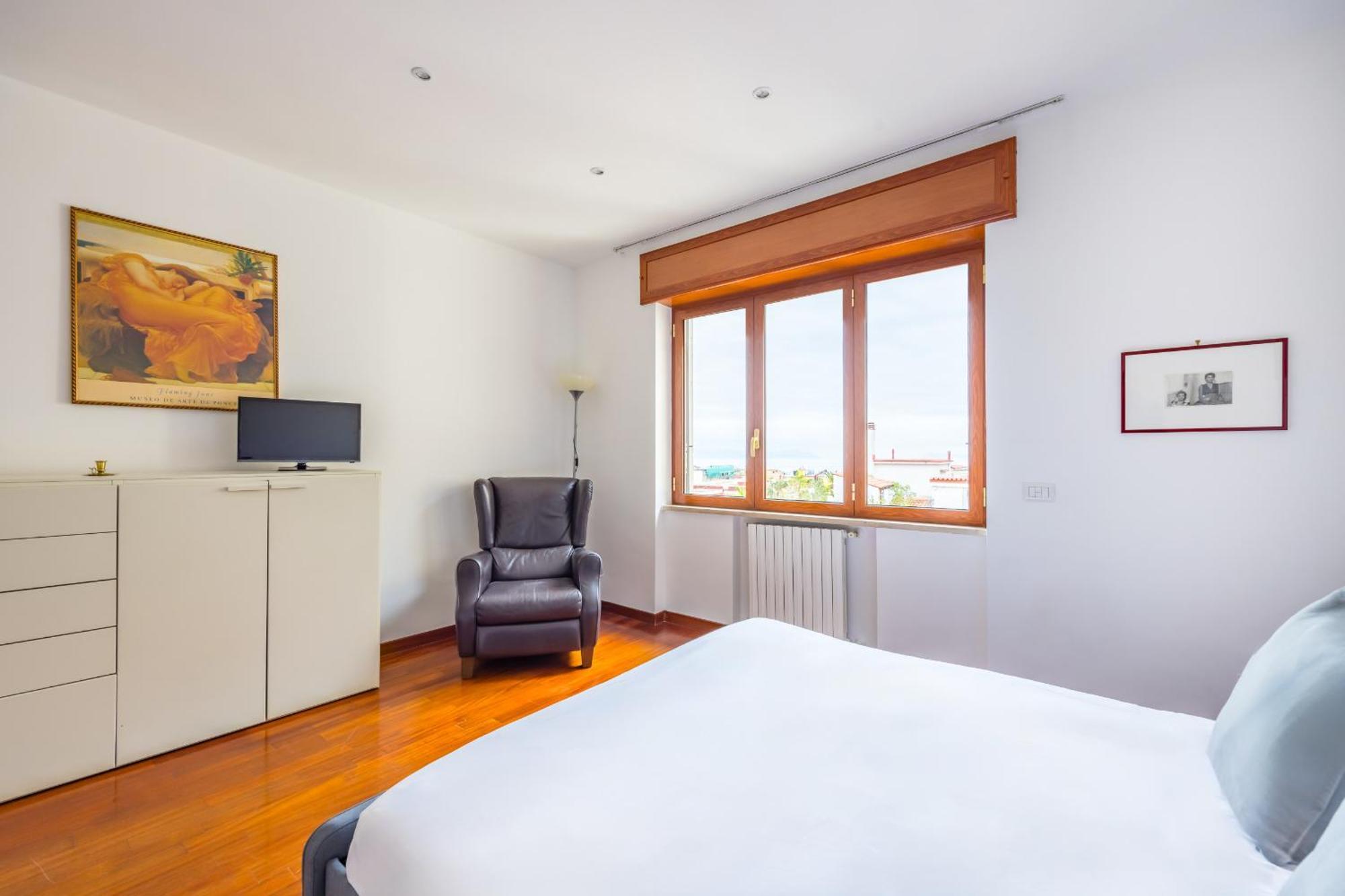 Apartment Colonna Classic Style By Wonderful Italy Naples