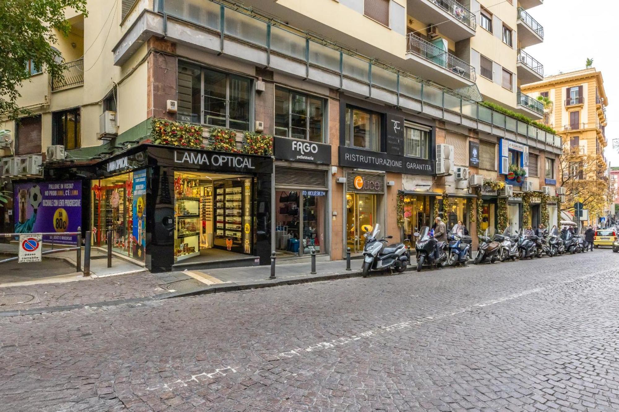 Colonna Classic Style By Wonderful Italy Apartment Naples