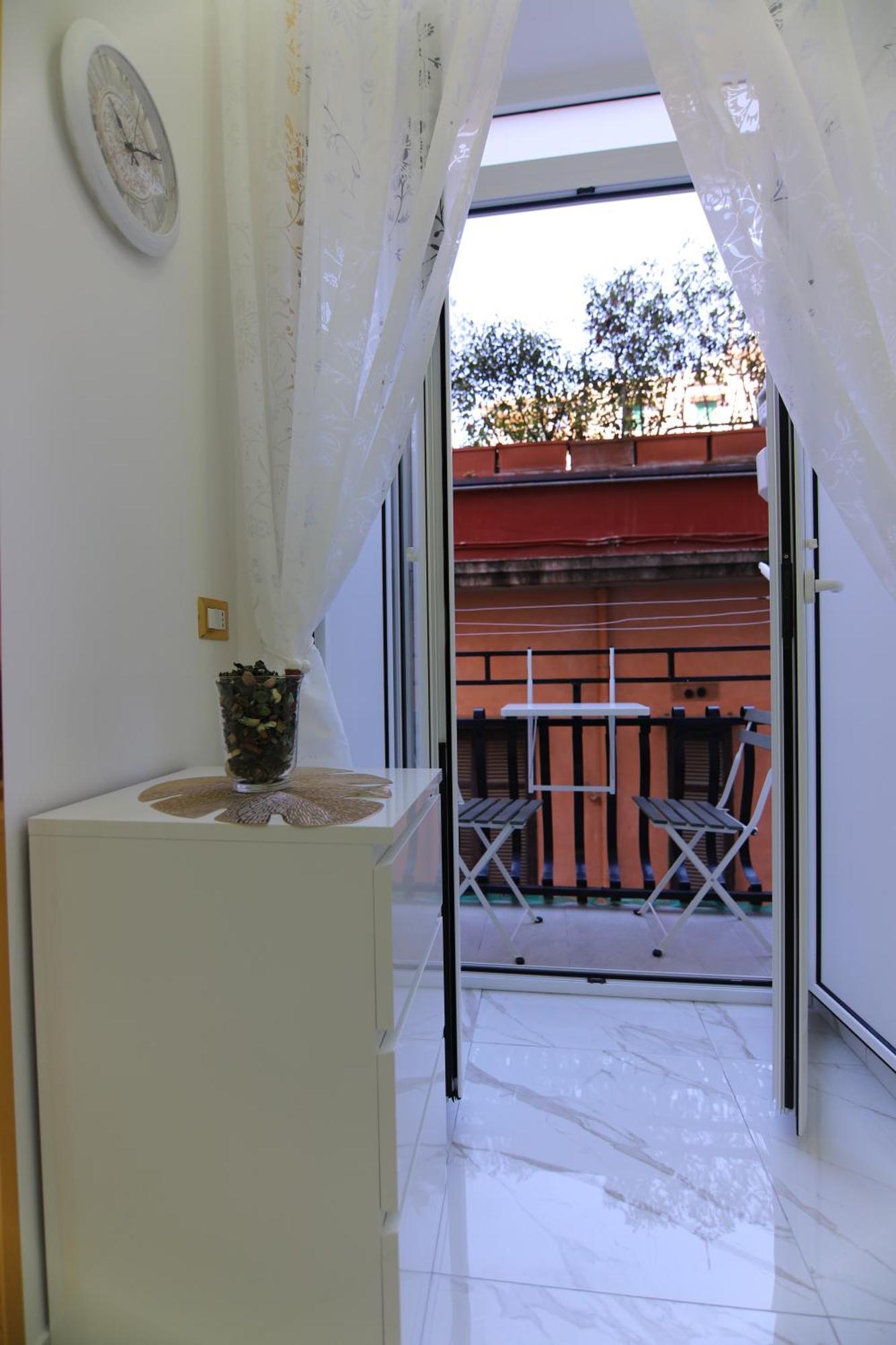 Regina House * Naples