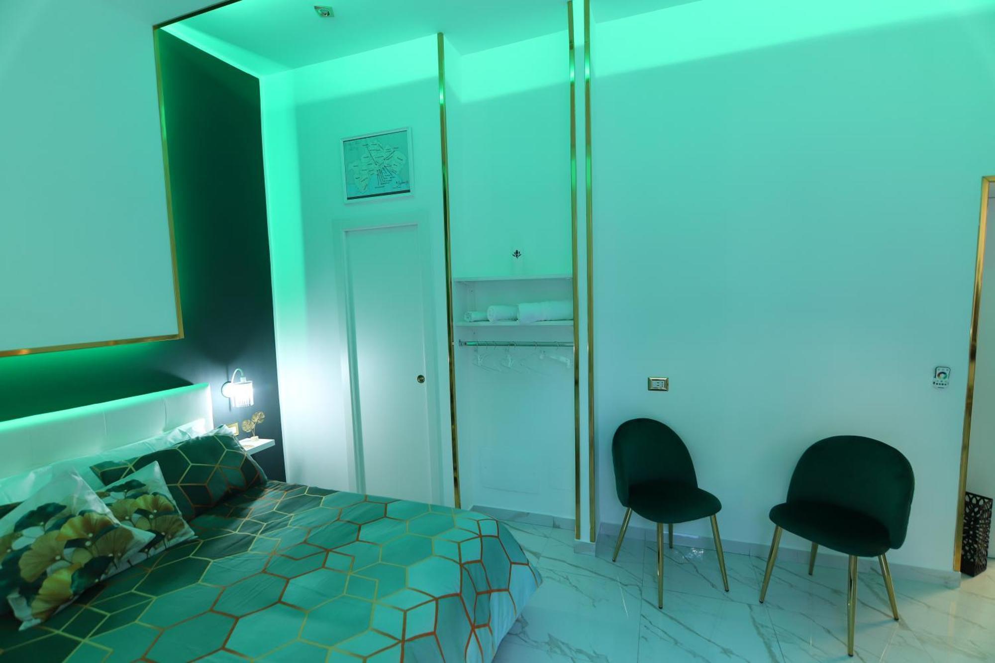 Regina House * Naples