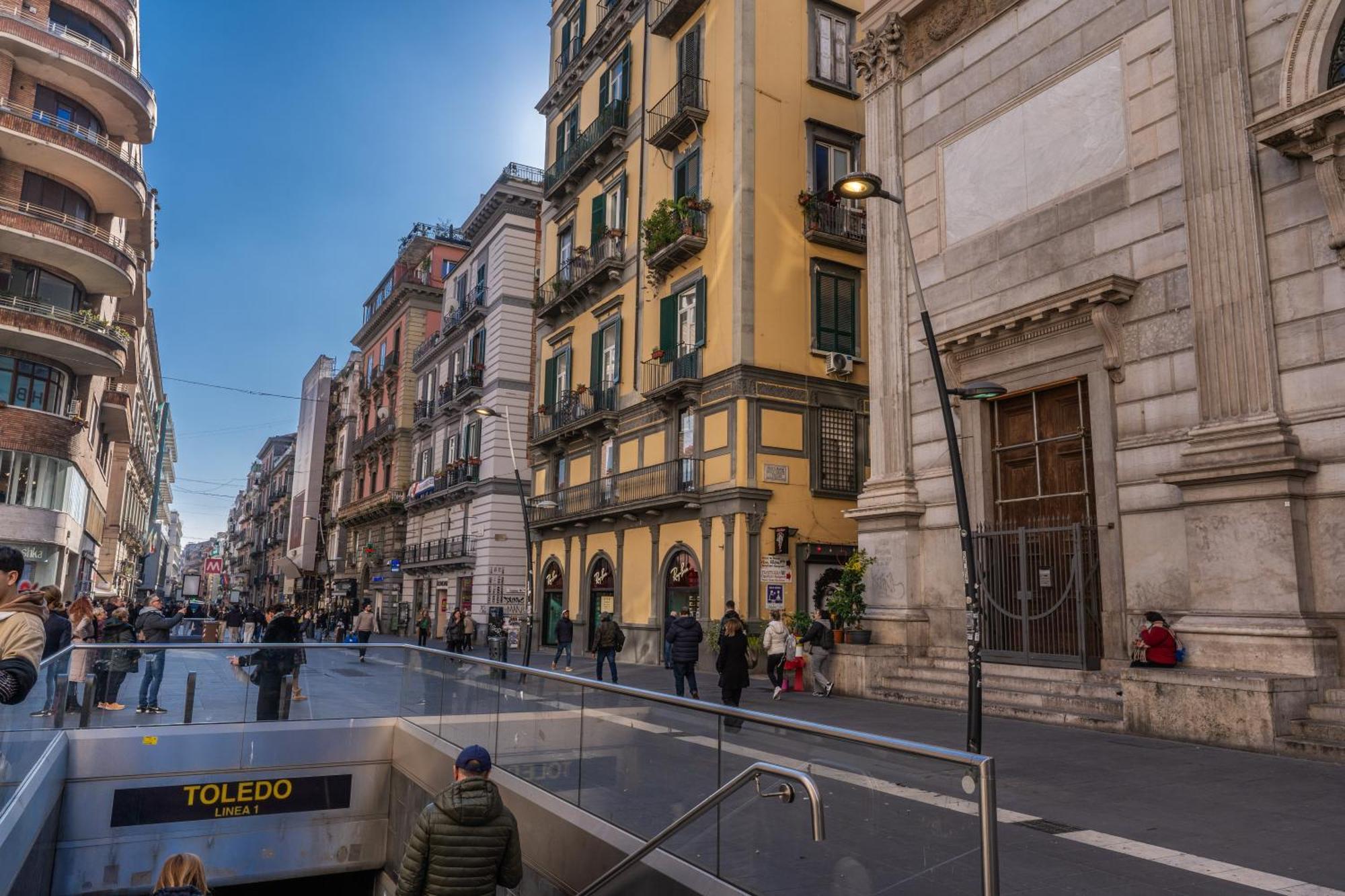 Due Porte A Toledo Naples