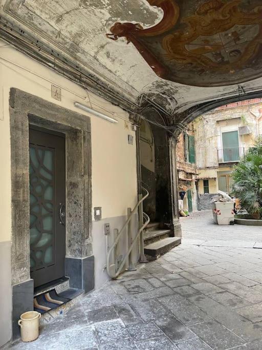 A Commedia Napulitana Apartment *