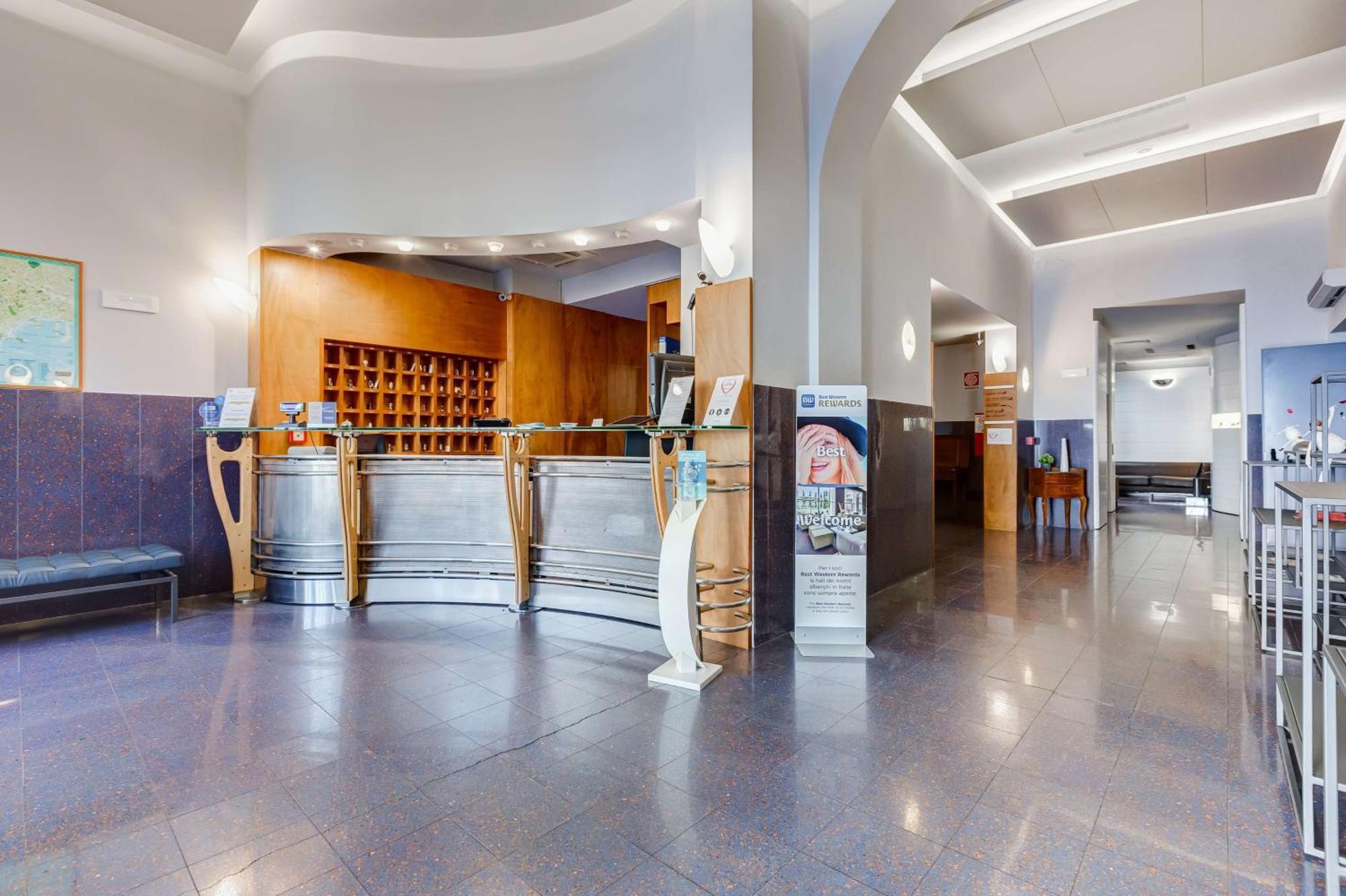 Western Plaza Hotel