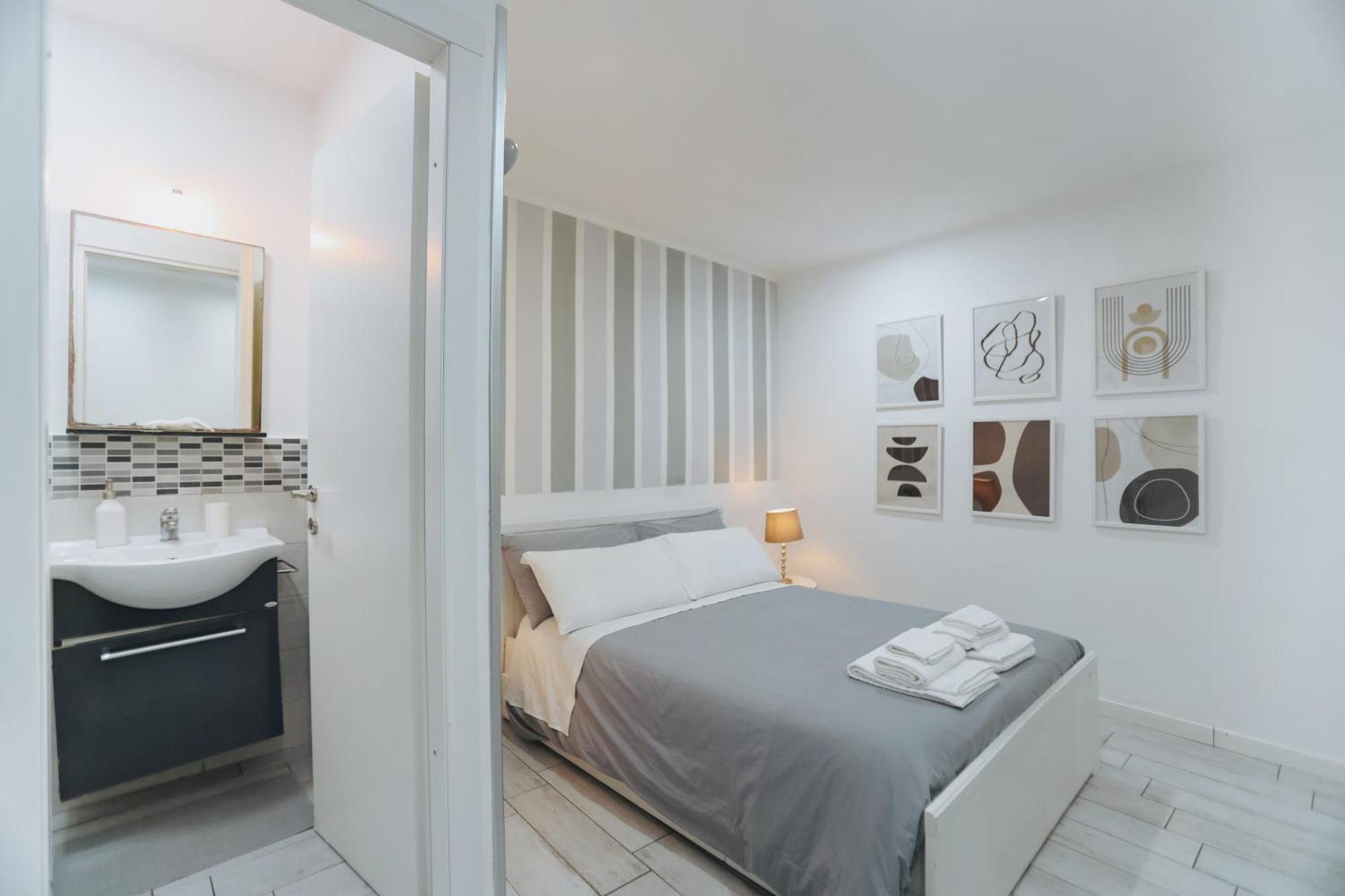 Apartment 33 Naples