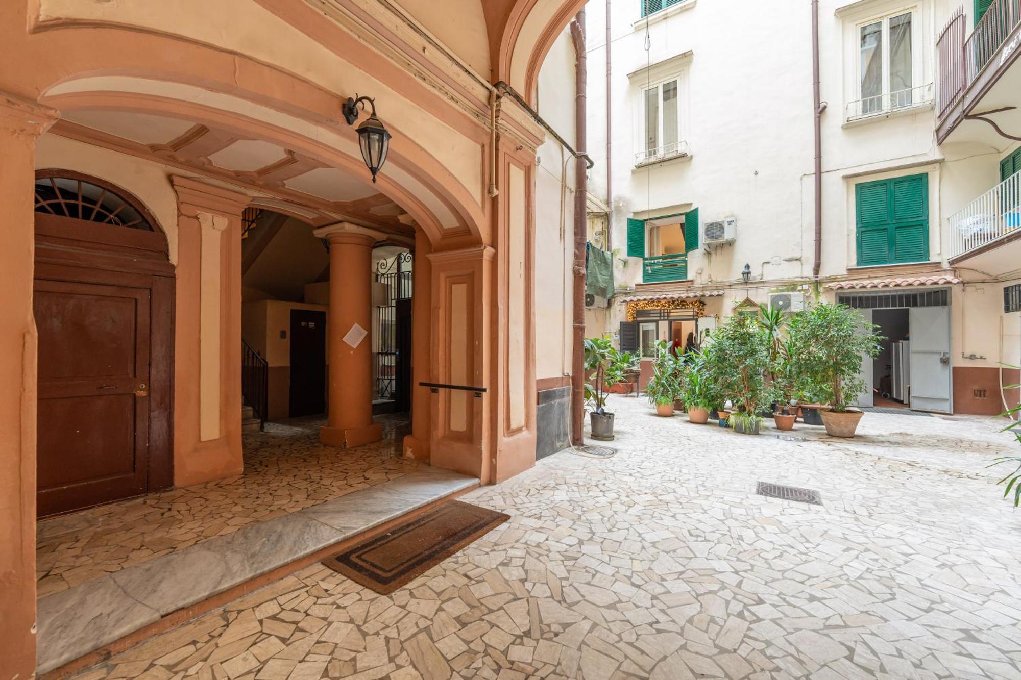 Dimora 5 Santi Naples