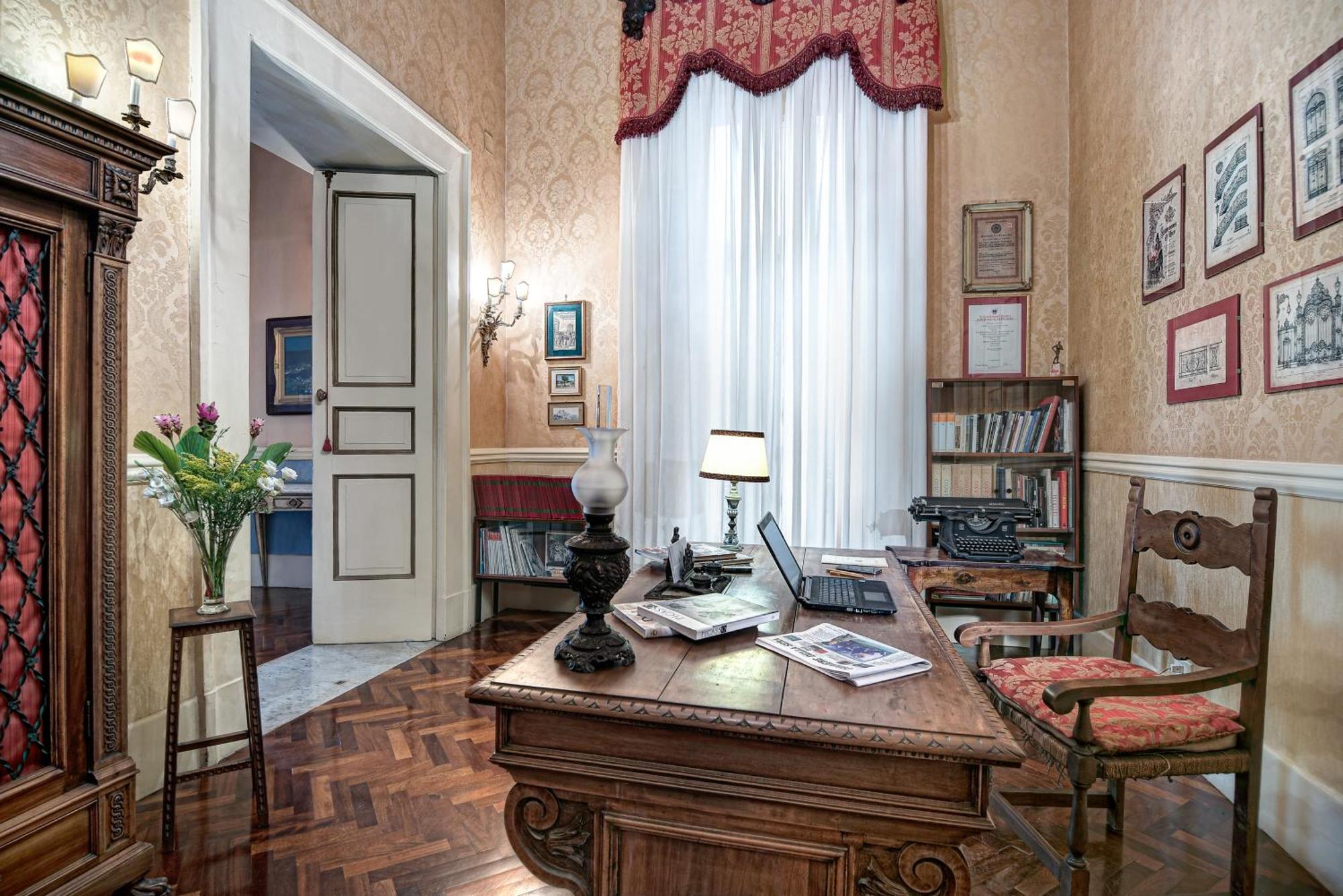 Arthouse Lady Marys Tribunali Luxury Apartment