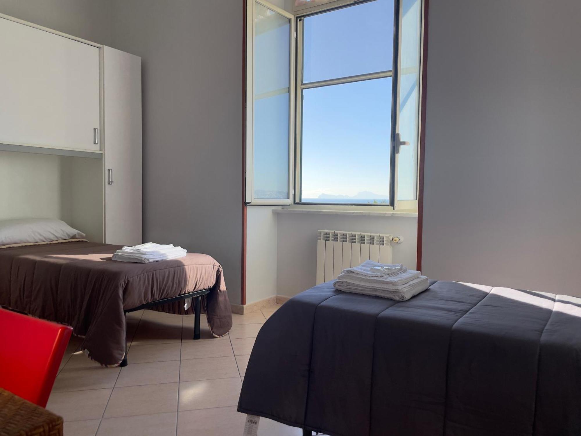 Free Wi-fi- Vista Mare E Vesuvio-casa Laura * Naples