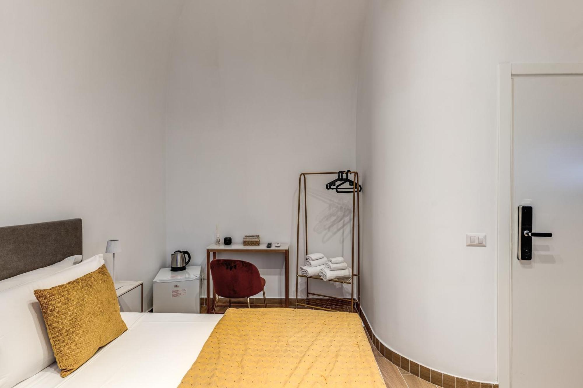 Domus Partenopea Guest house *
