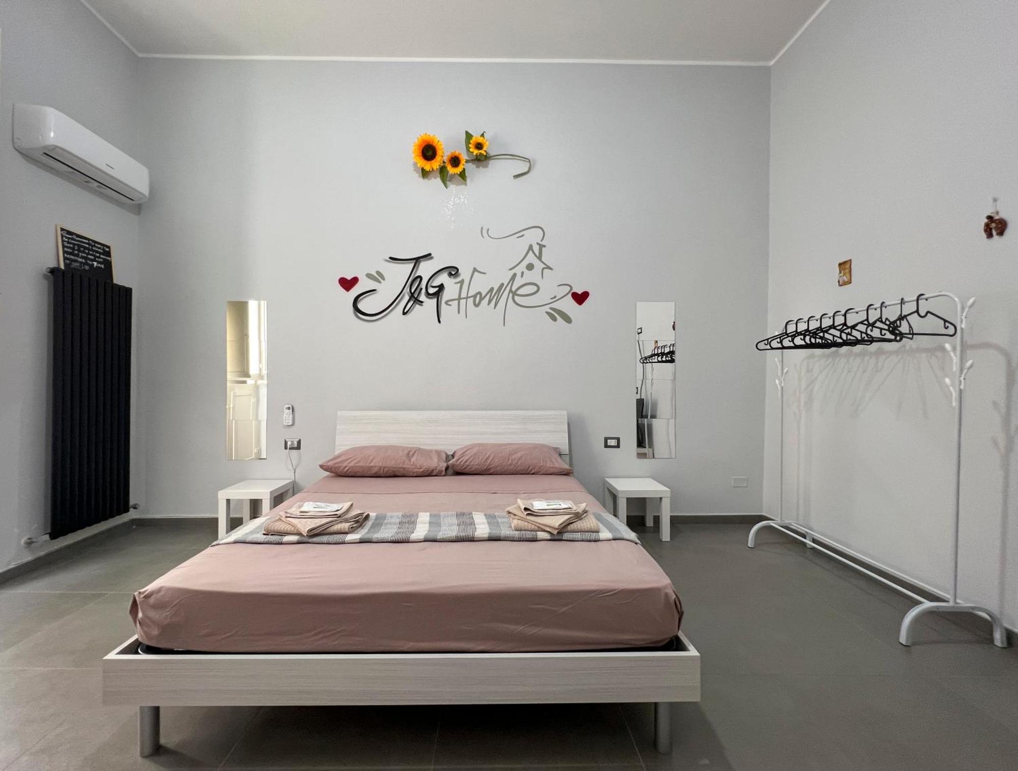 J&g Spaccanapoli Naples
