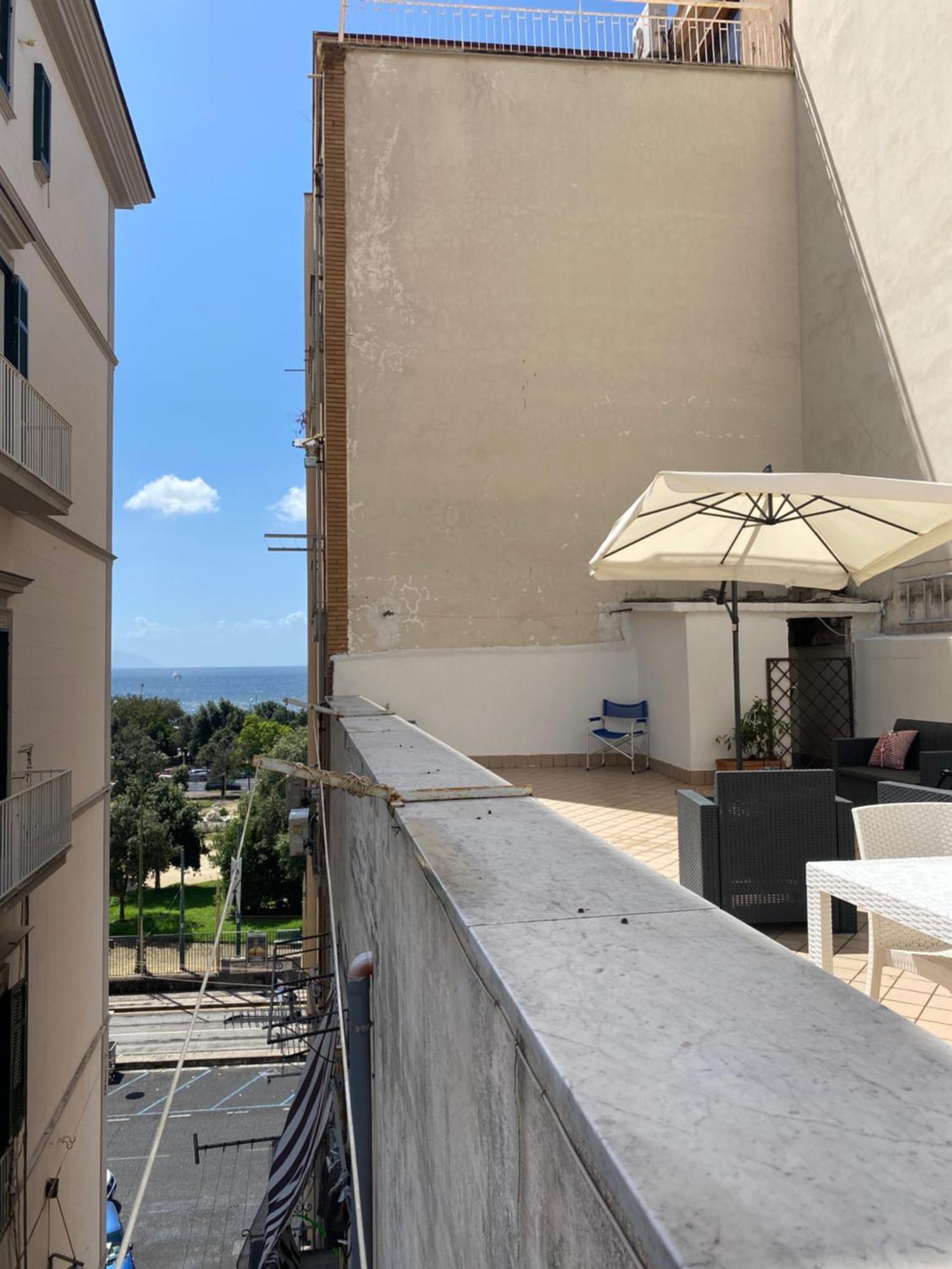 Casa Vacanza Vista Mare Chiaia Apartment *
