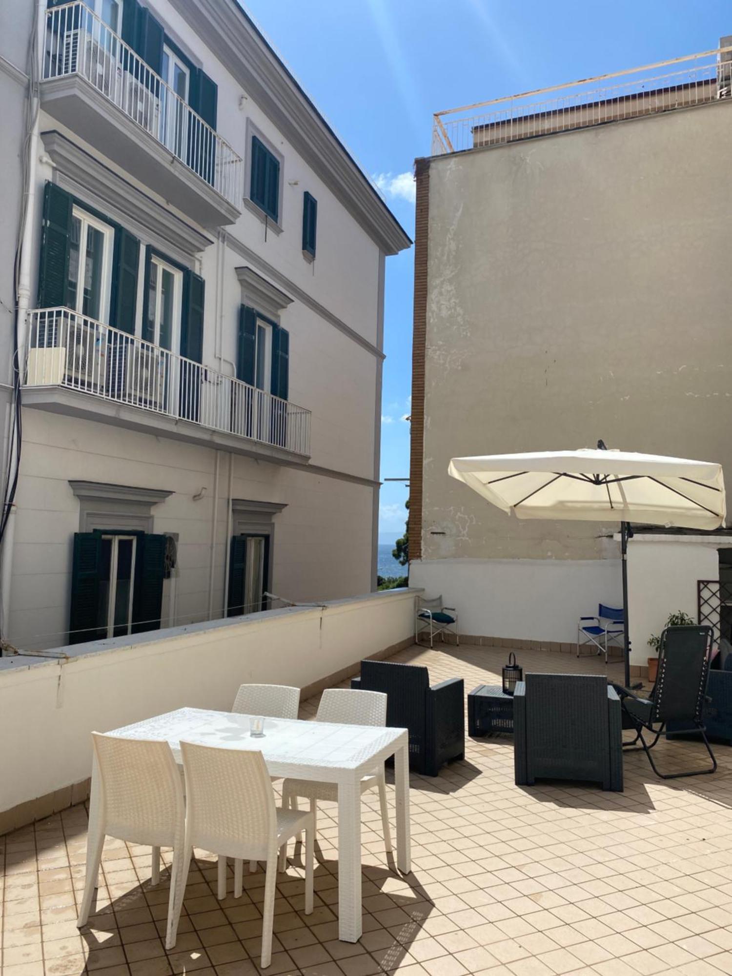 Casa Vacanza Vista Mare Chiaia Apartment Naples