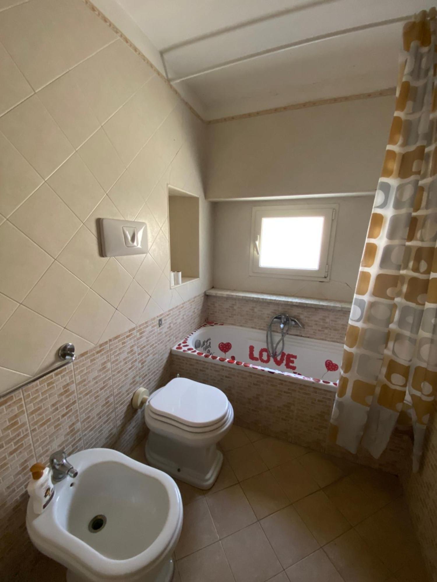 Casa Vacanza Vista Mare Chiaia Apartment *
