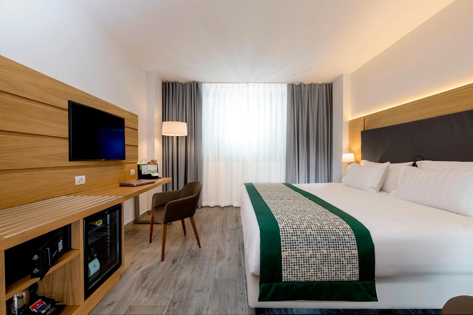 By Ihg
