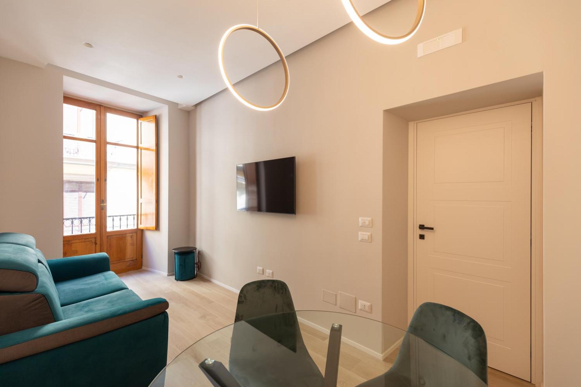 Seven Winds Apartment *