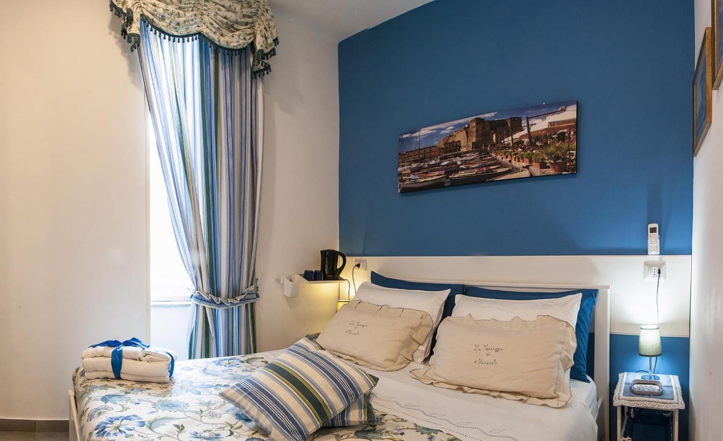 La Terrazza Ai Miracoli Bed & Breakfast Naples