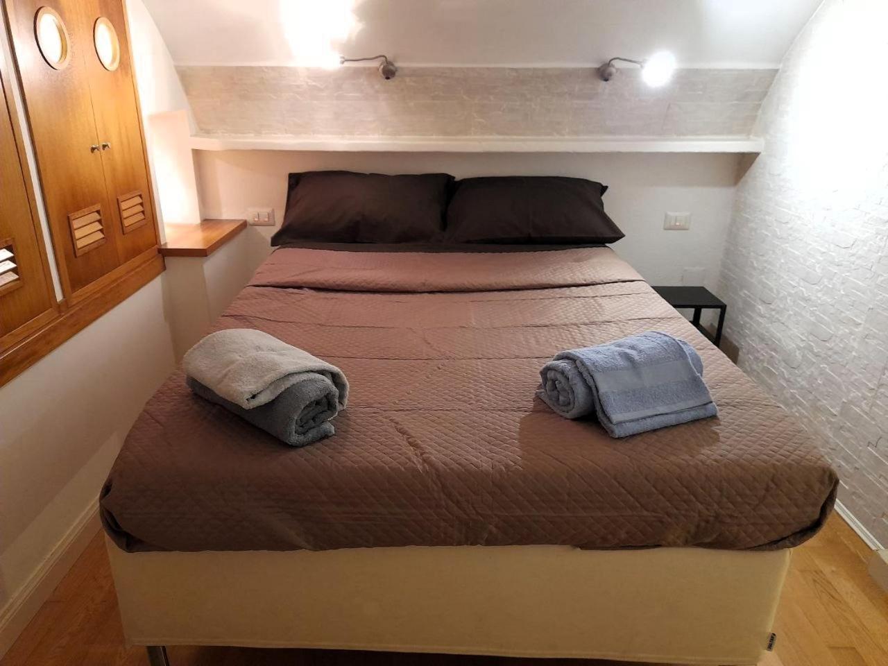 Apartment Toledo 27, A Due Passi Da Piazza Del Plebiscito Naples