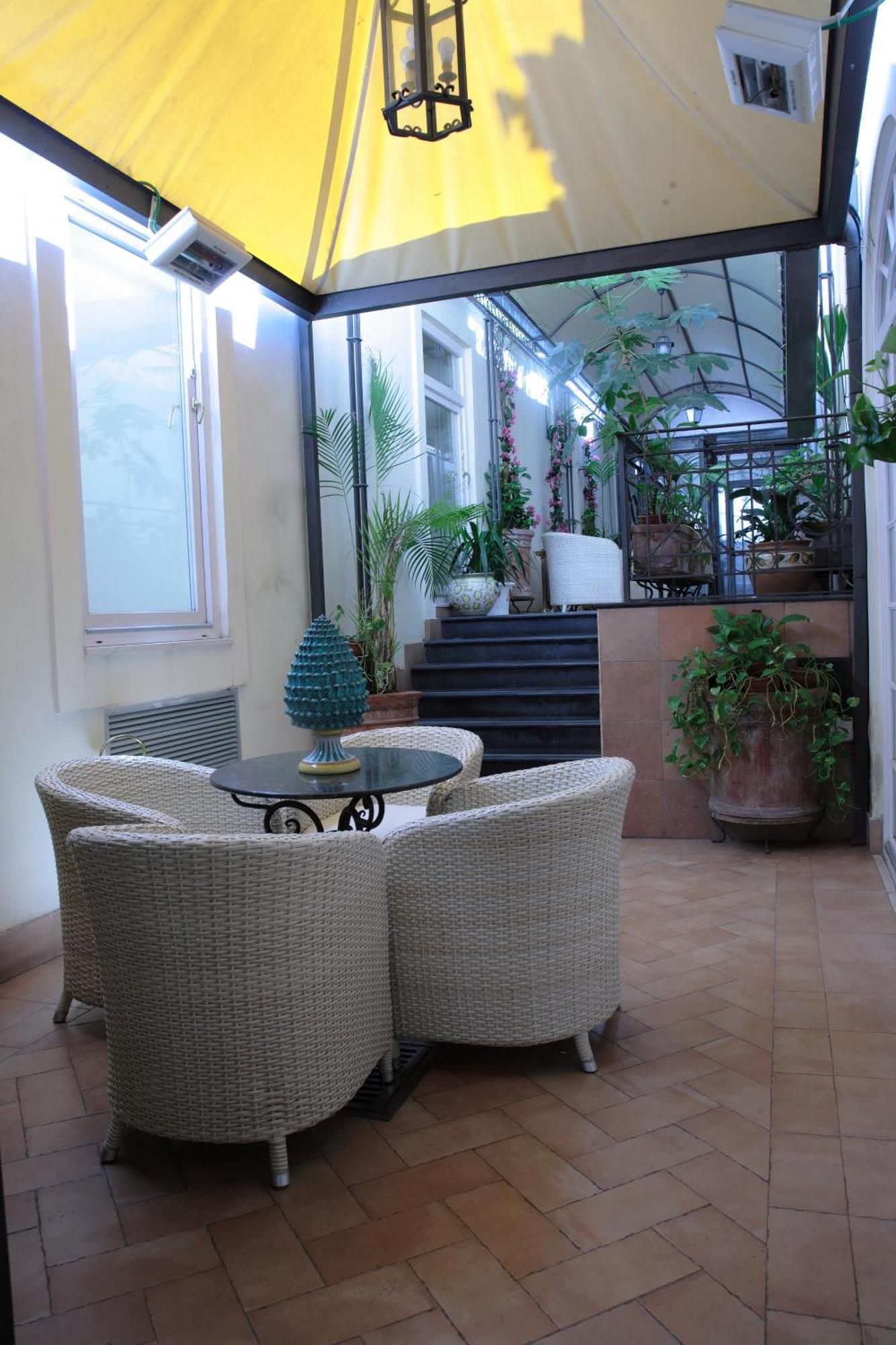 Hotel Palazzo Alabardieri Naples