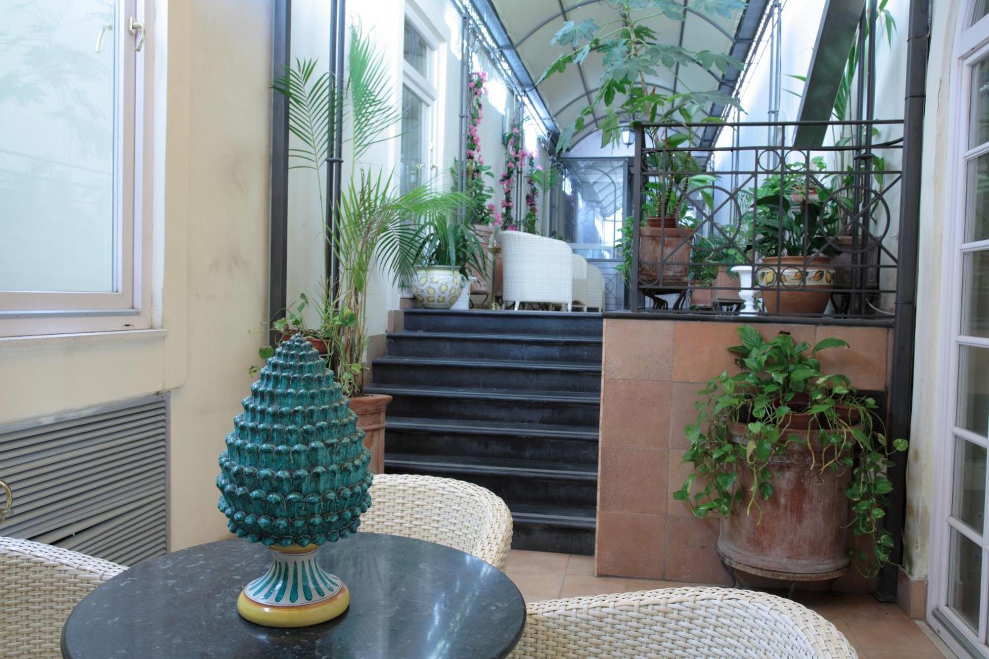 Hotel Palazzo Alabardieri Naples