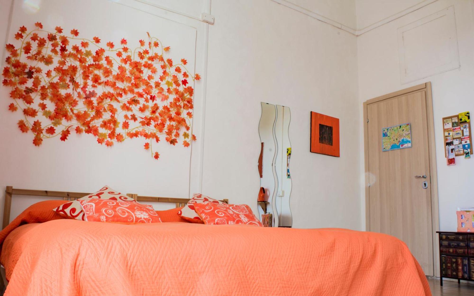 Tecla Naples