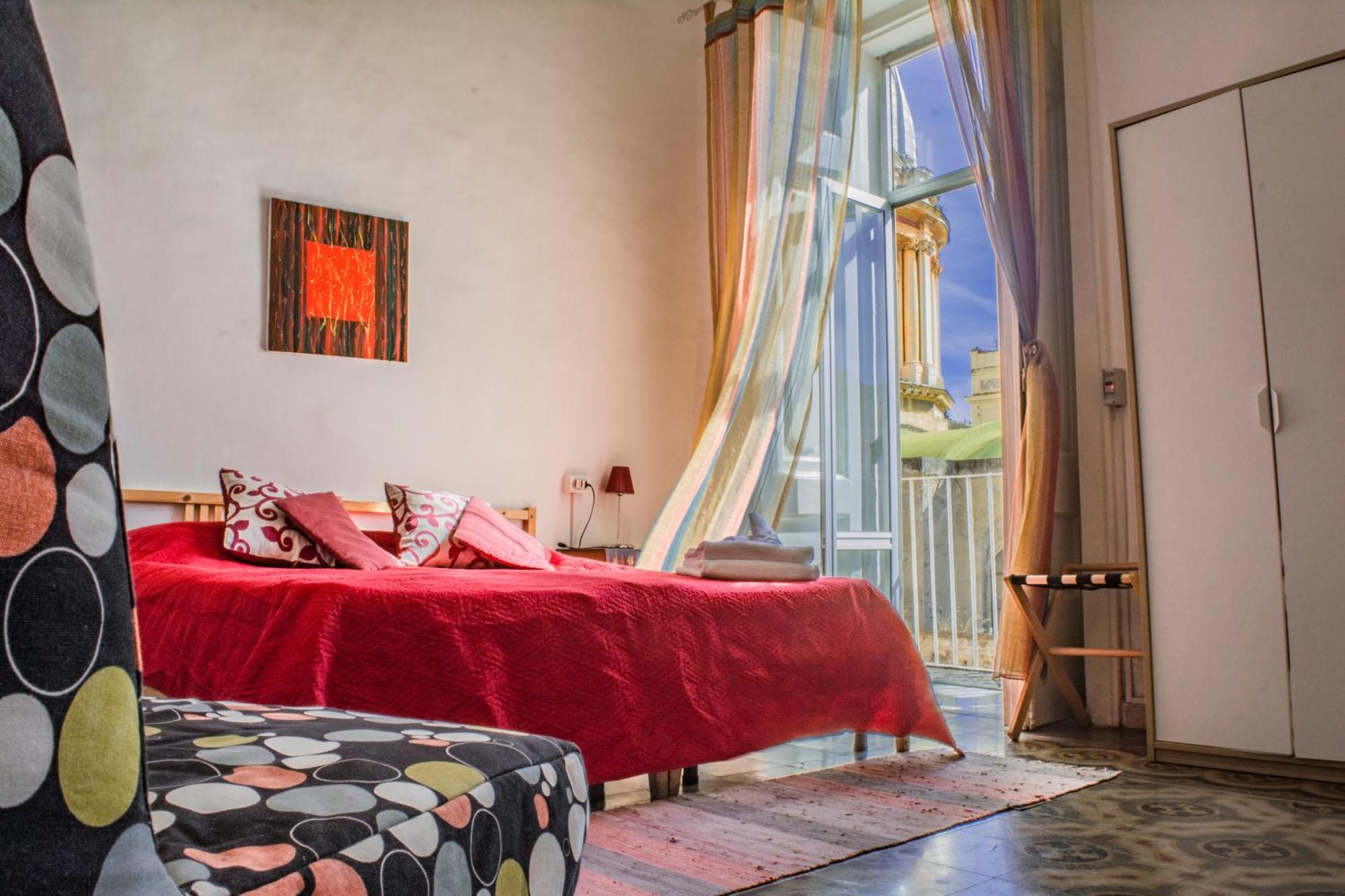 Tecla Naples