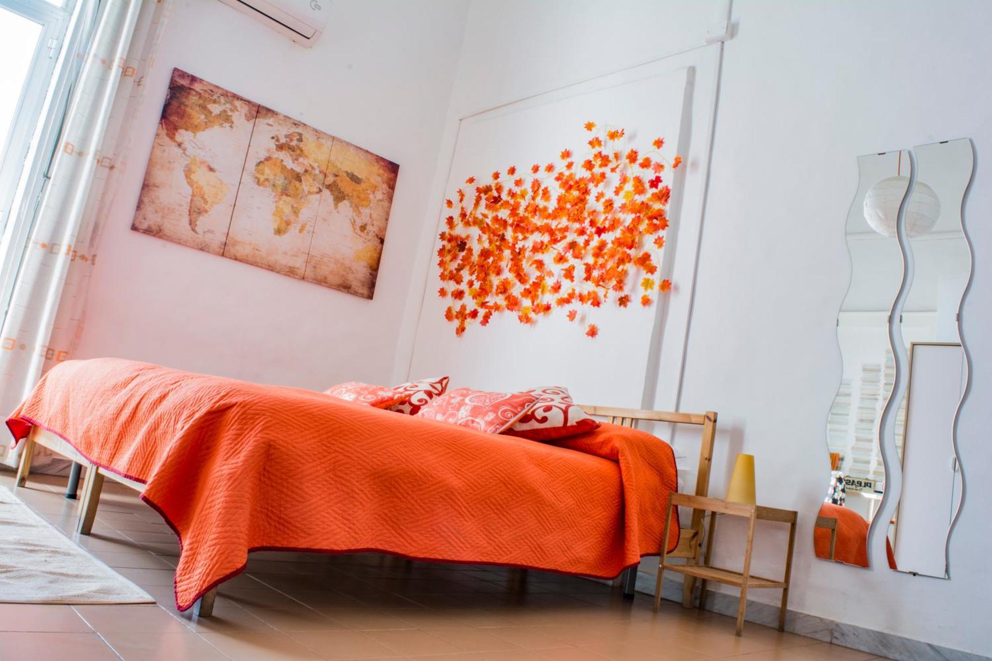 Tecla Naples