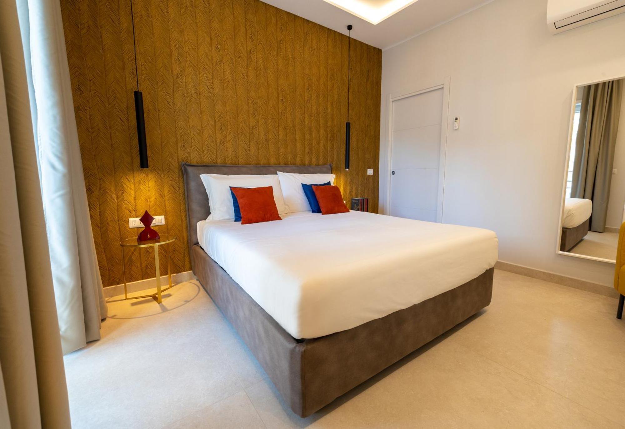 Apartment Center - E Naples