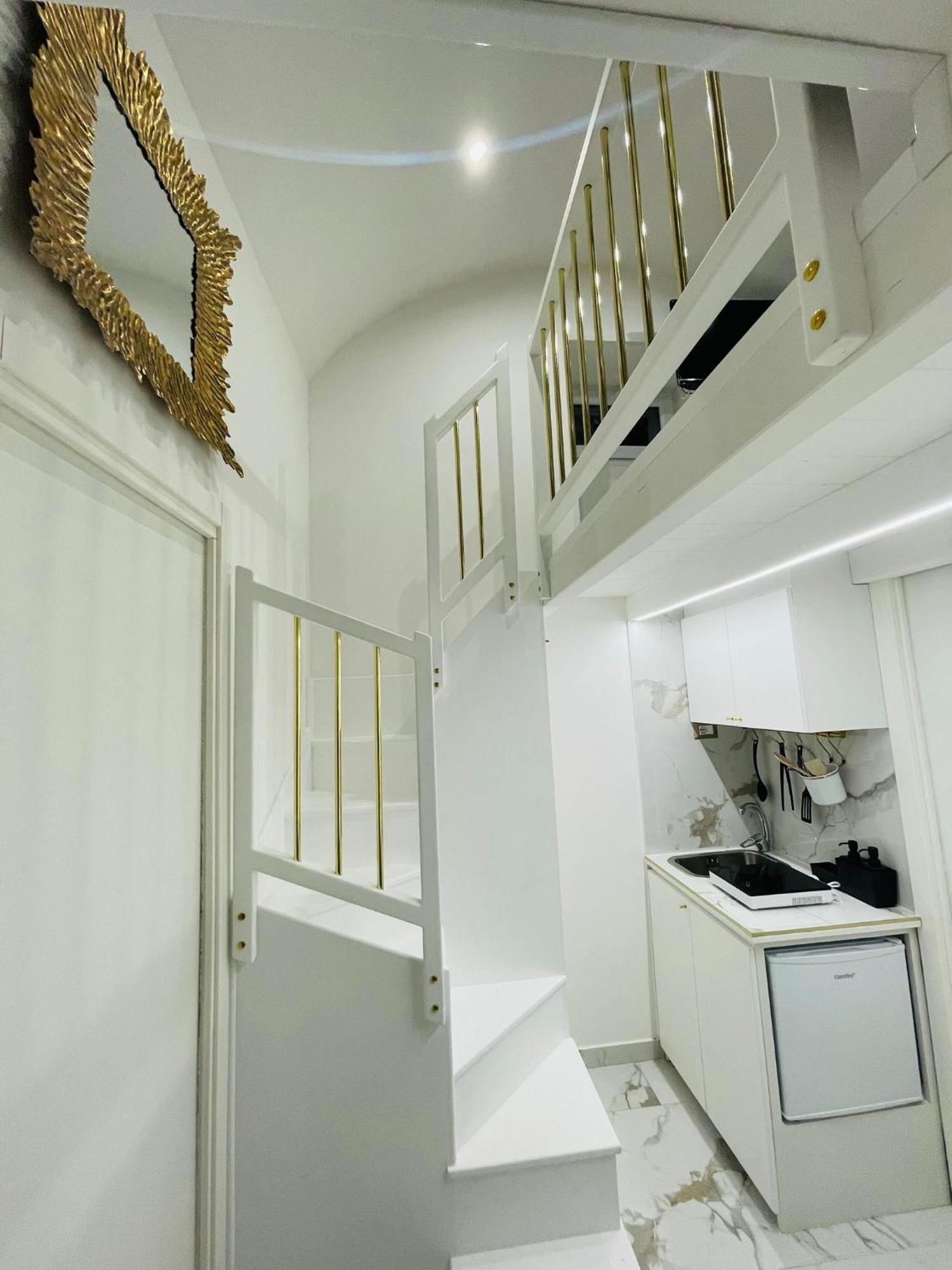 Apartment Frank Anthony *