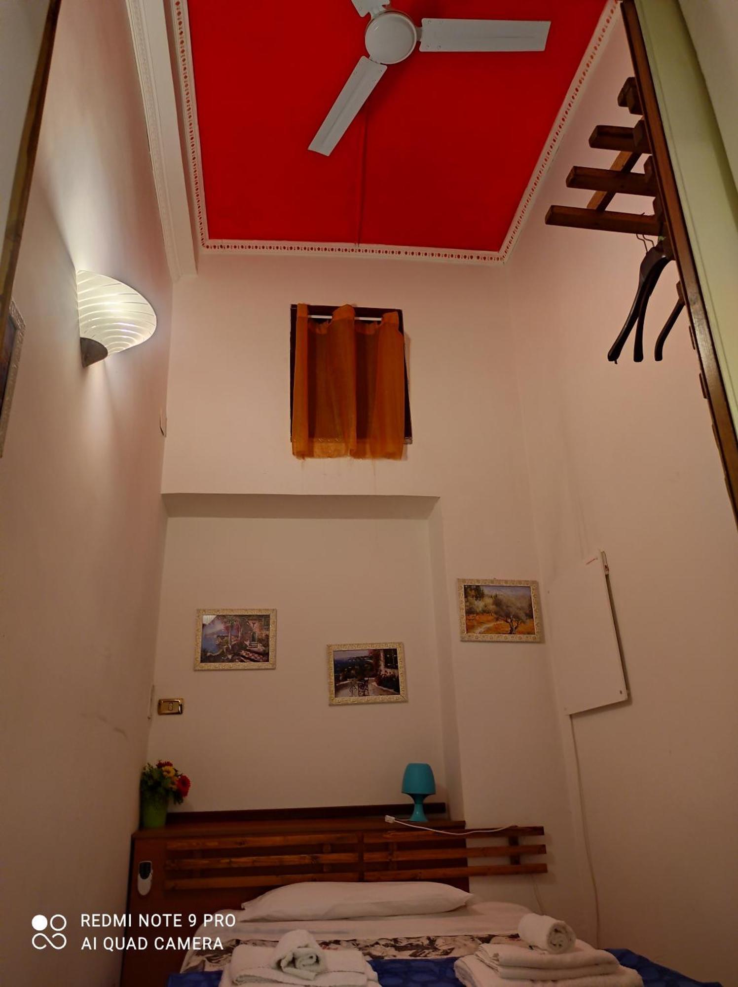 Nella Storica Piazza Carlo Iii Apartment