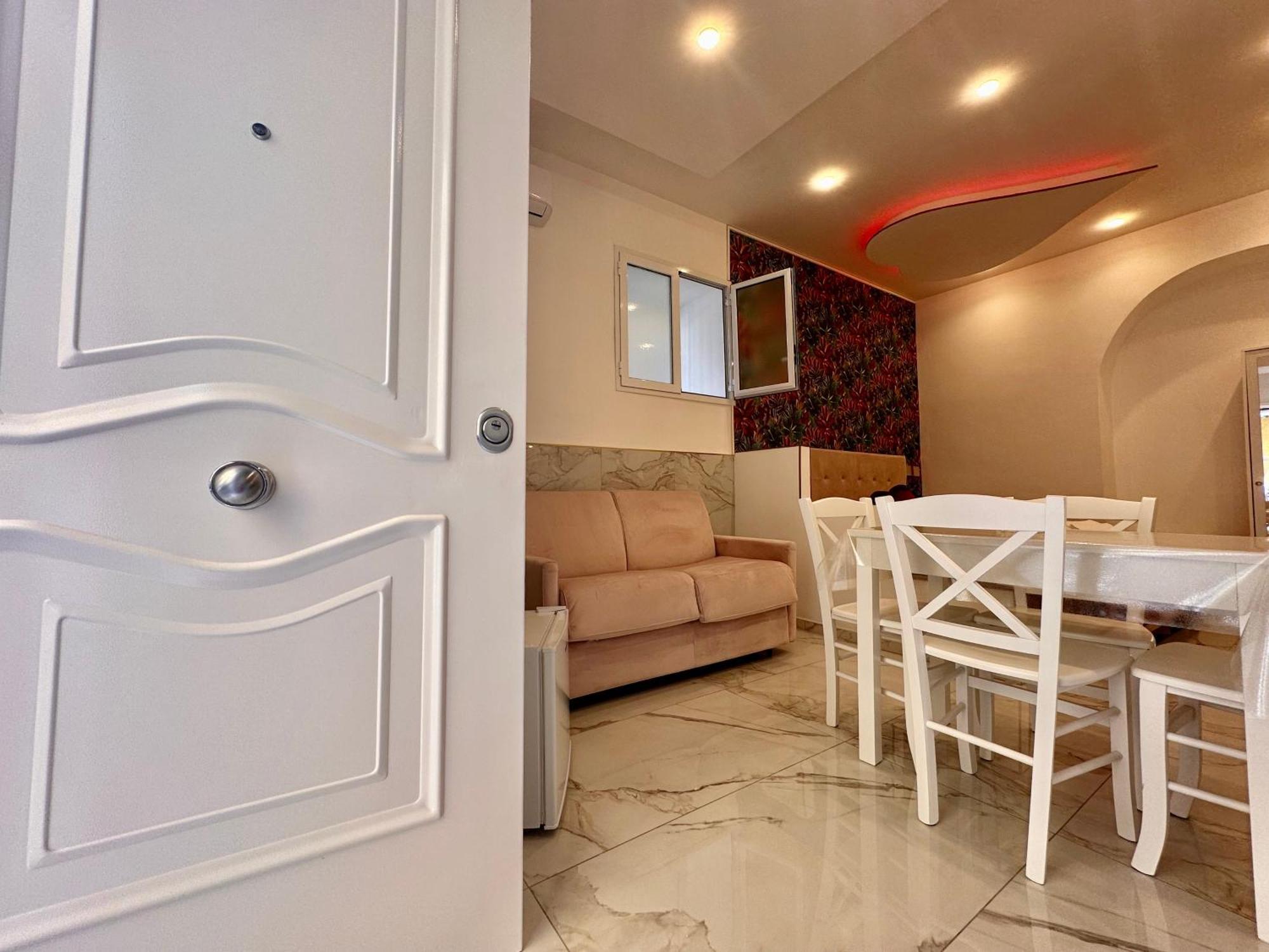 House Santa Fe * Naples