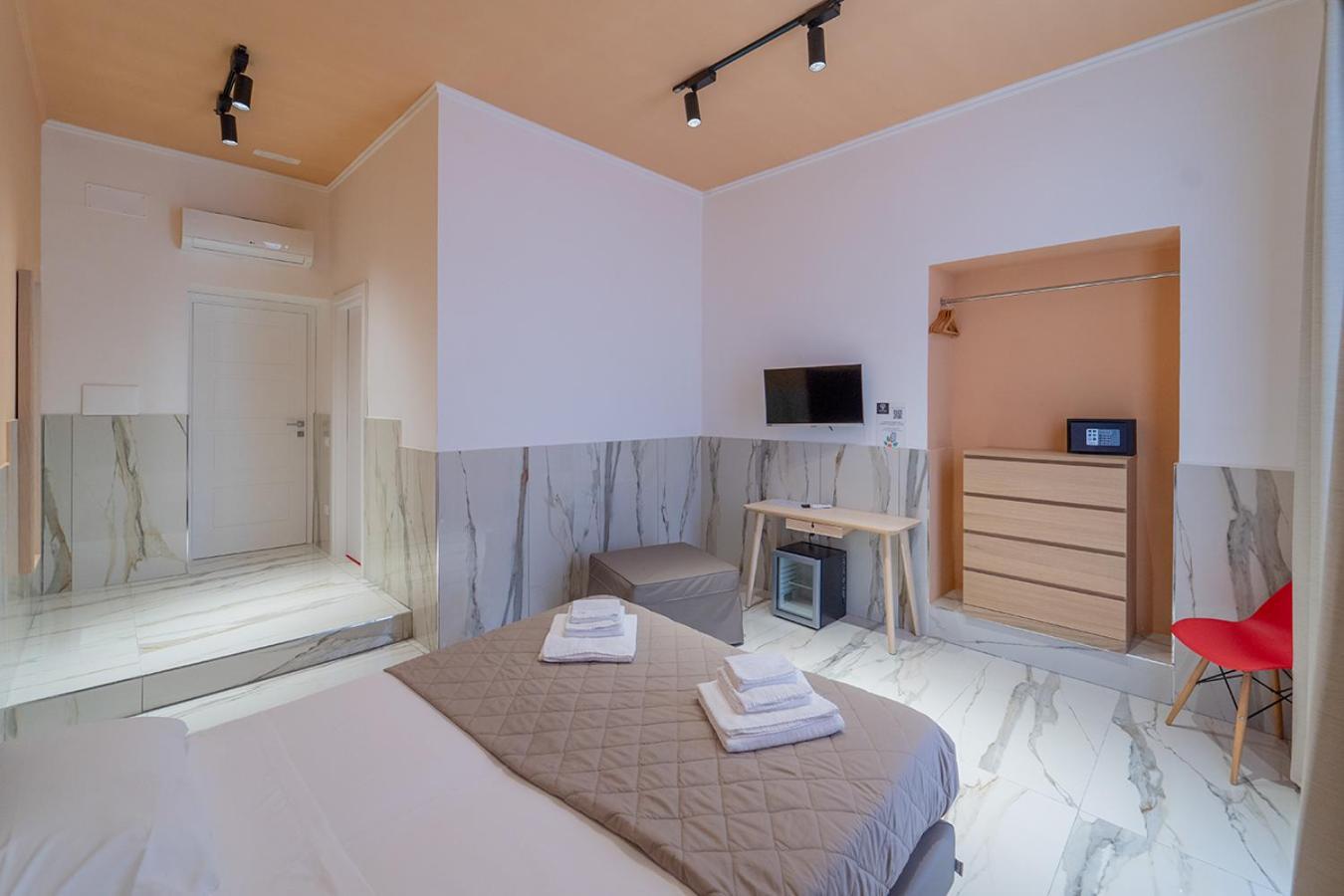 P.c. Boutique H. Vesuvius, Centro, By Clapa Group * Naples