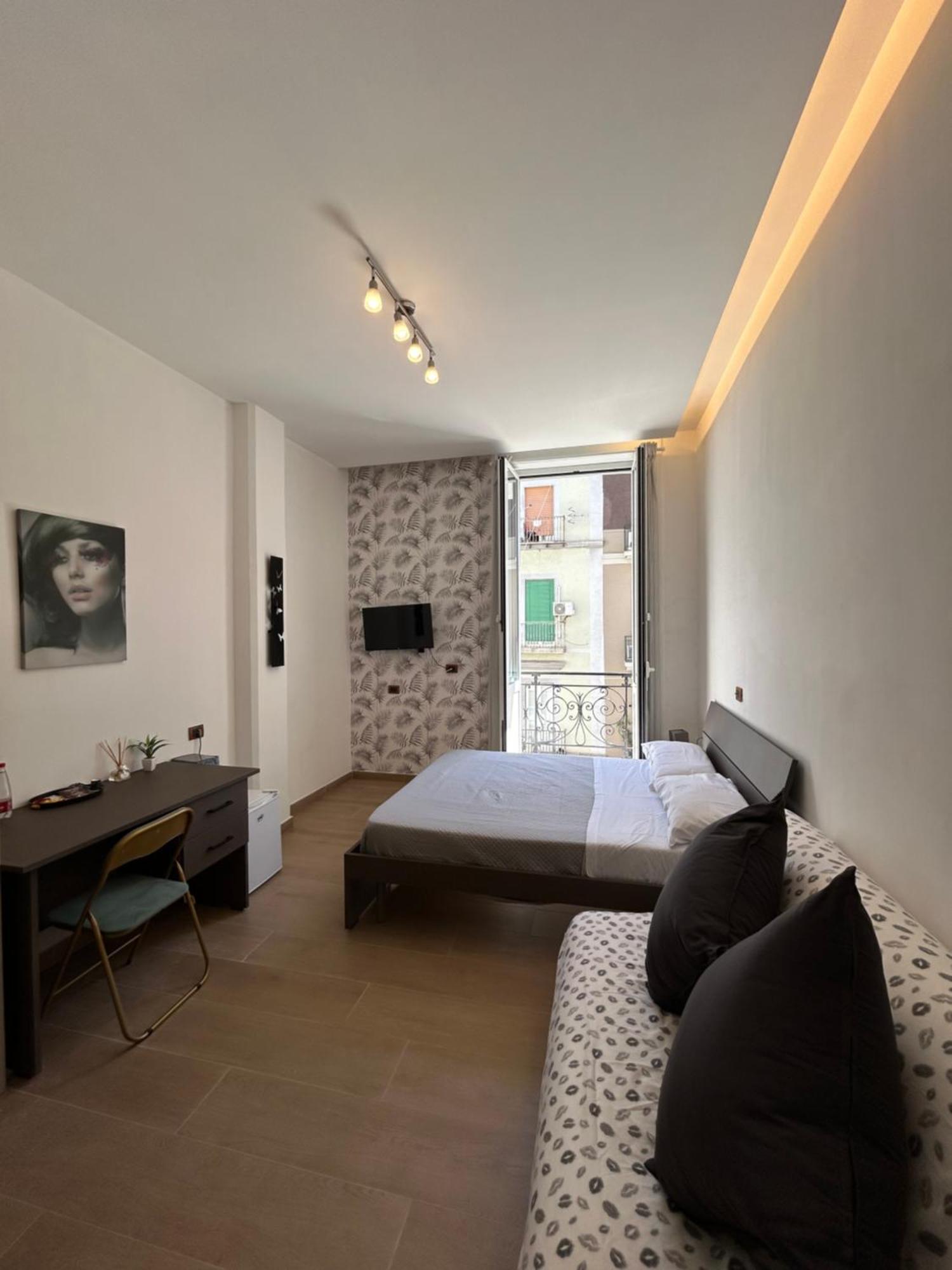 Bed & Breakfast Binario 14 Piazza Garibaldi Naples