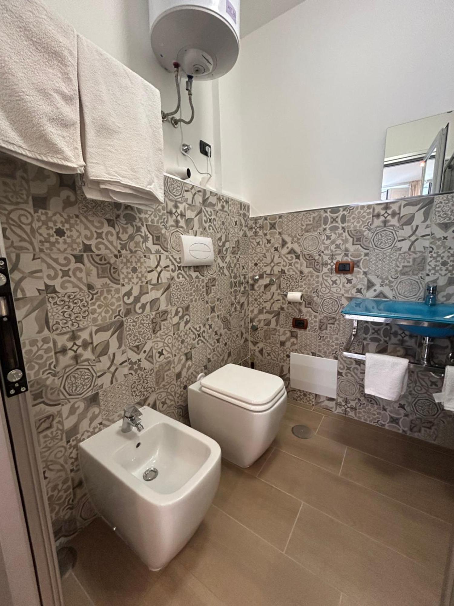 Bed & Breakfast Binario 14 Piazza Garibaldi Naples
