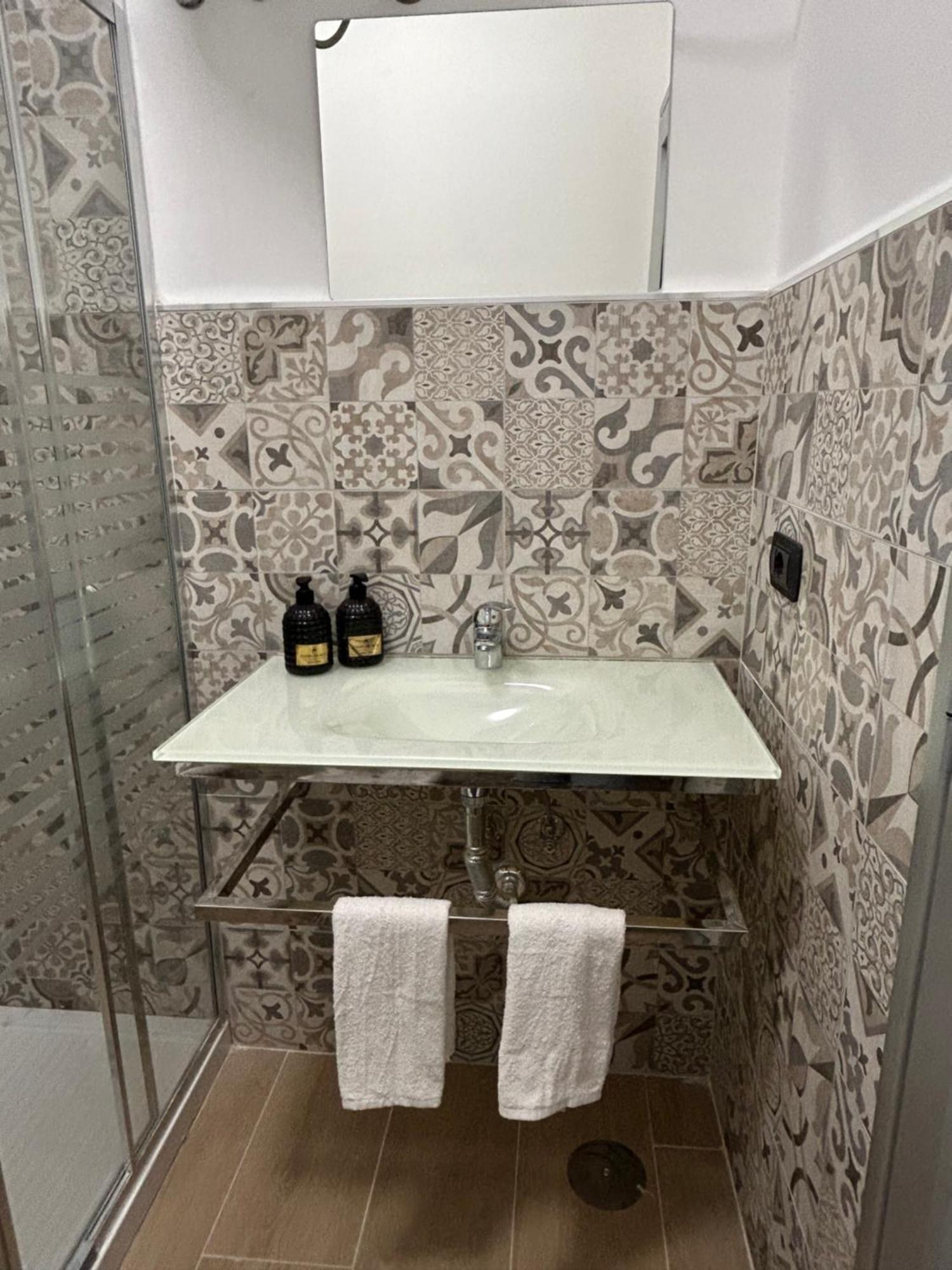 Binario 14 Piazza Garibaldi Bed & Breakfast Naples