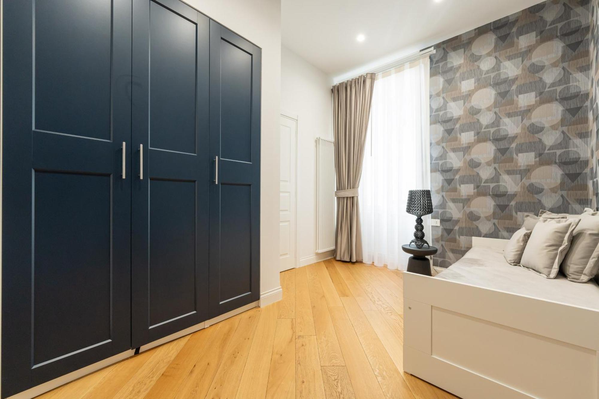 Aristocrat Chiaia Bridge Apartment Naples