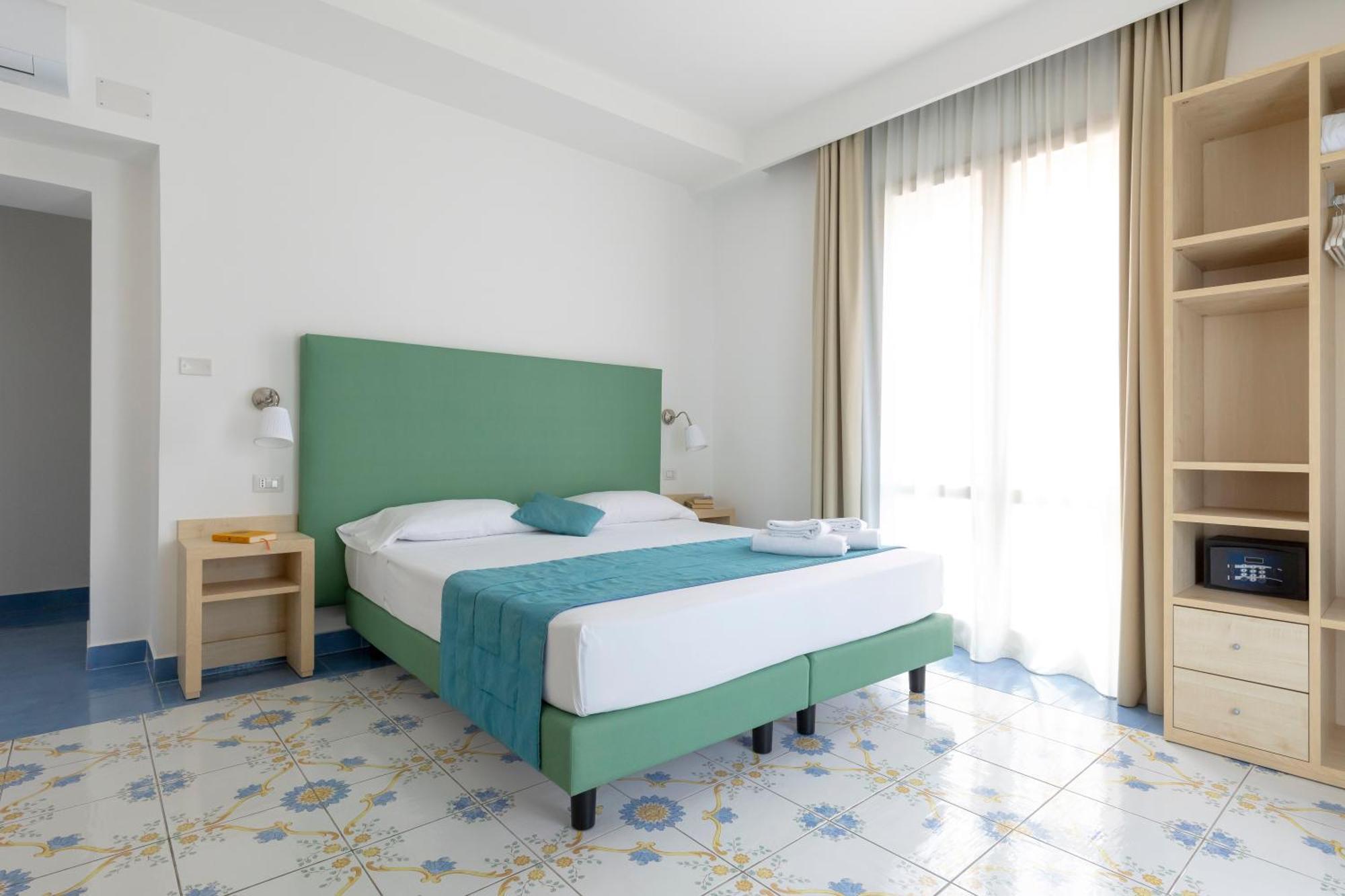 Hotel Napolit'amo Medina 3*