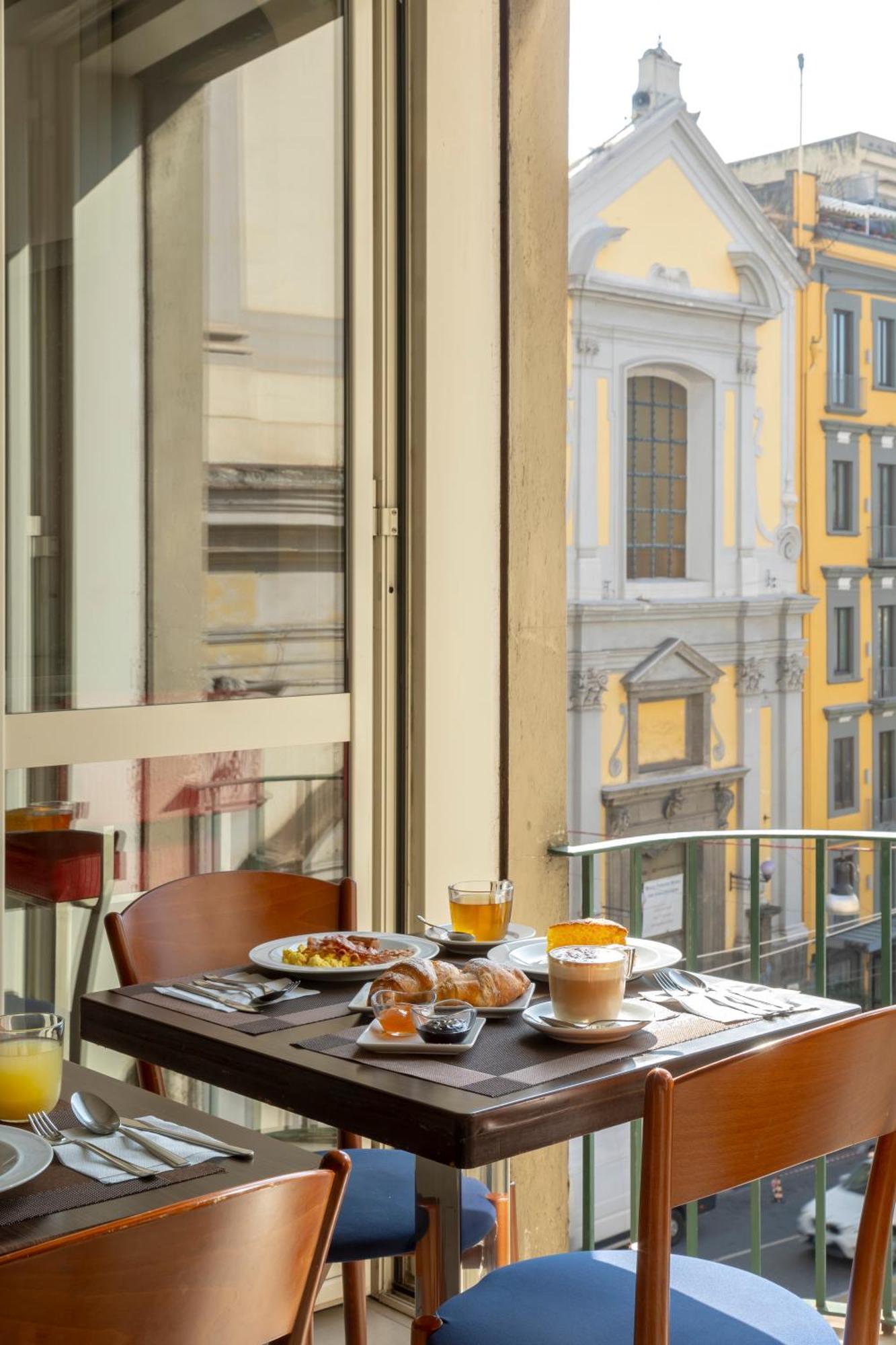 Napolit'amo Medina Hotel
