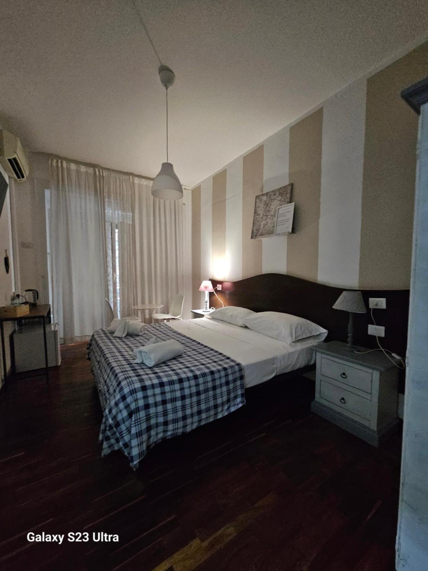 Room&jacuzzi Naples