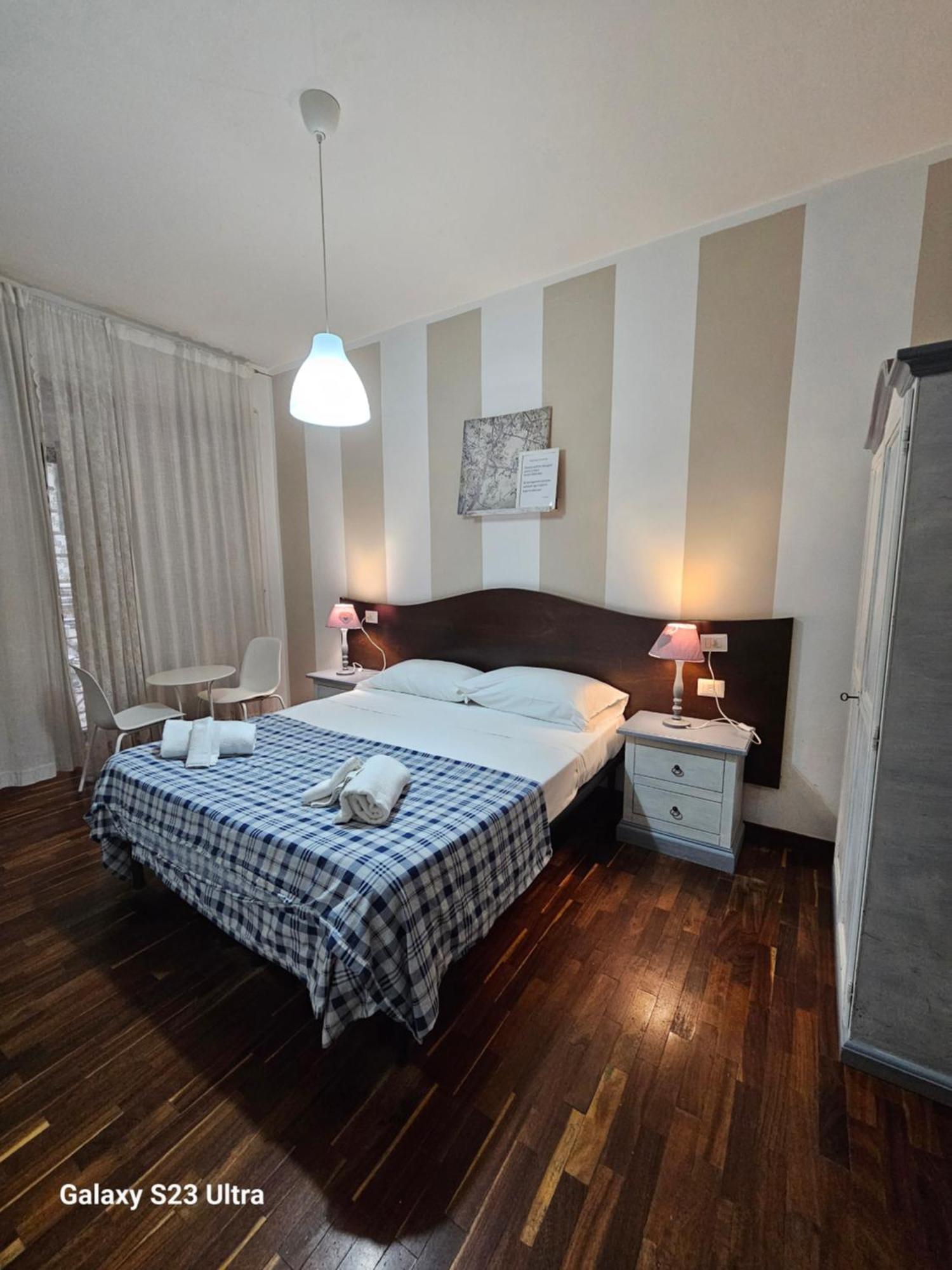 Room&jacuzzi 2* Naples