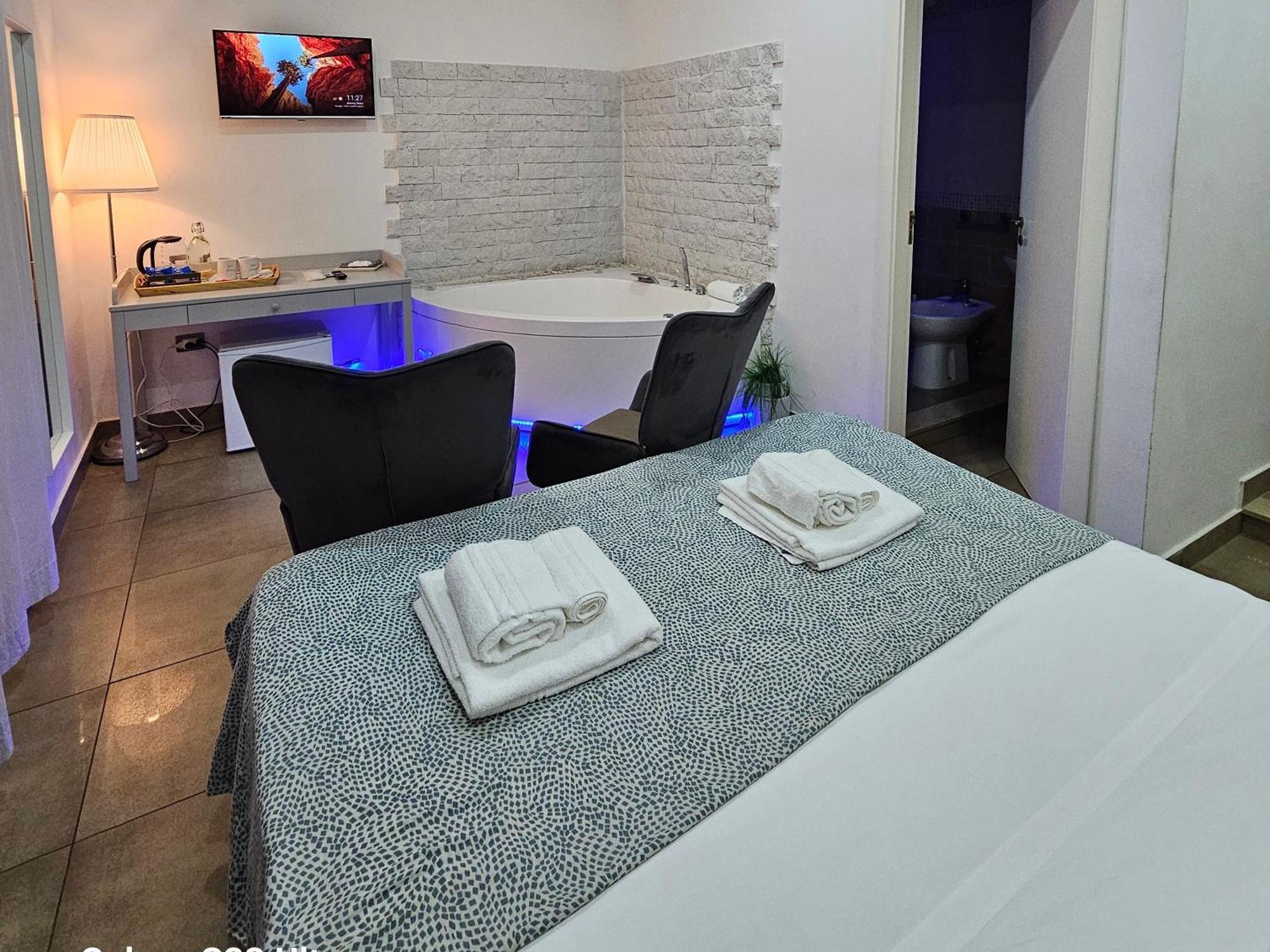Room&jacuzzi Guest house