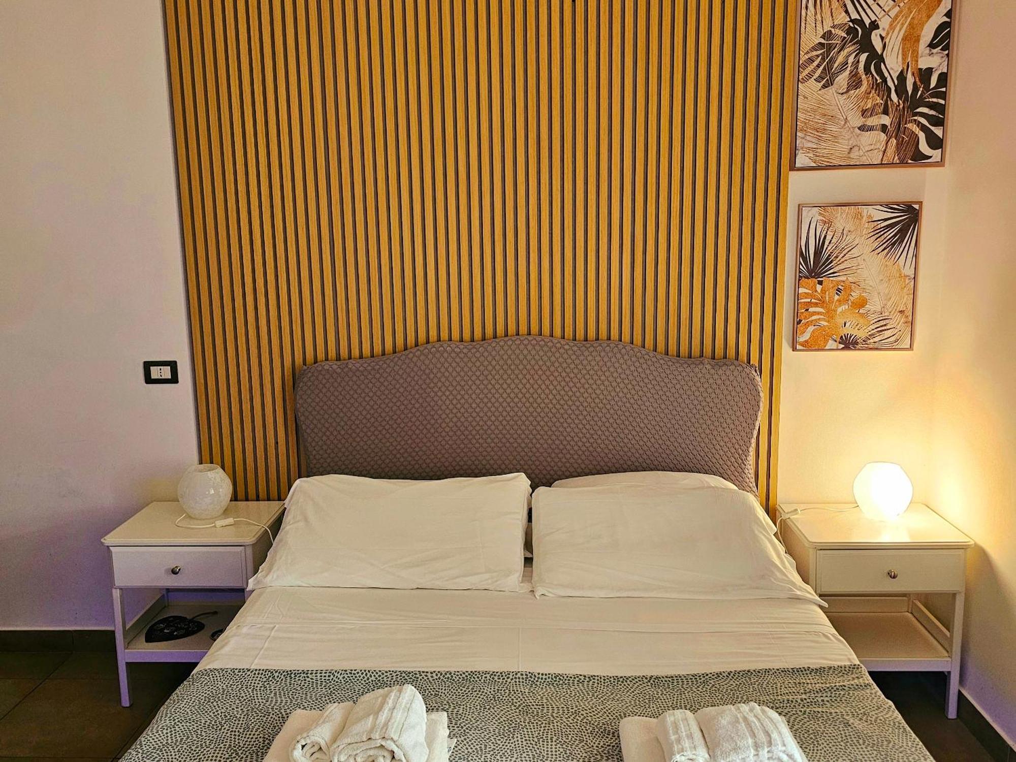 Room&jacuzzi 2* Naples