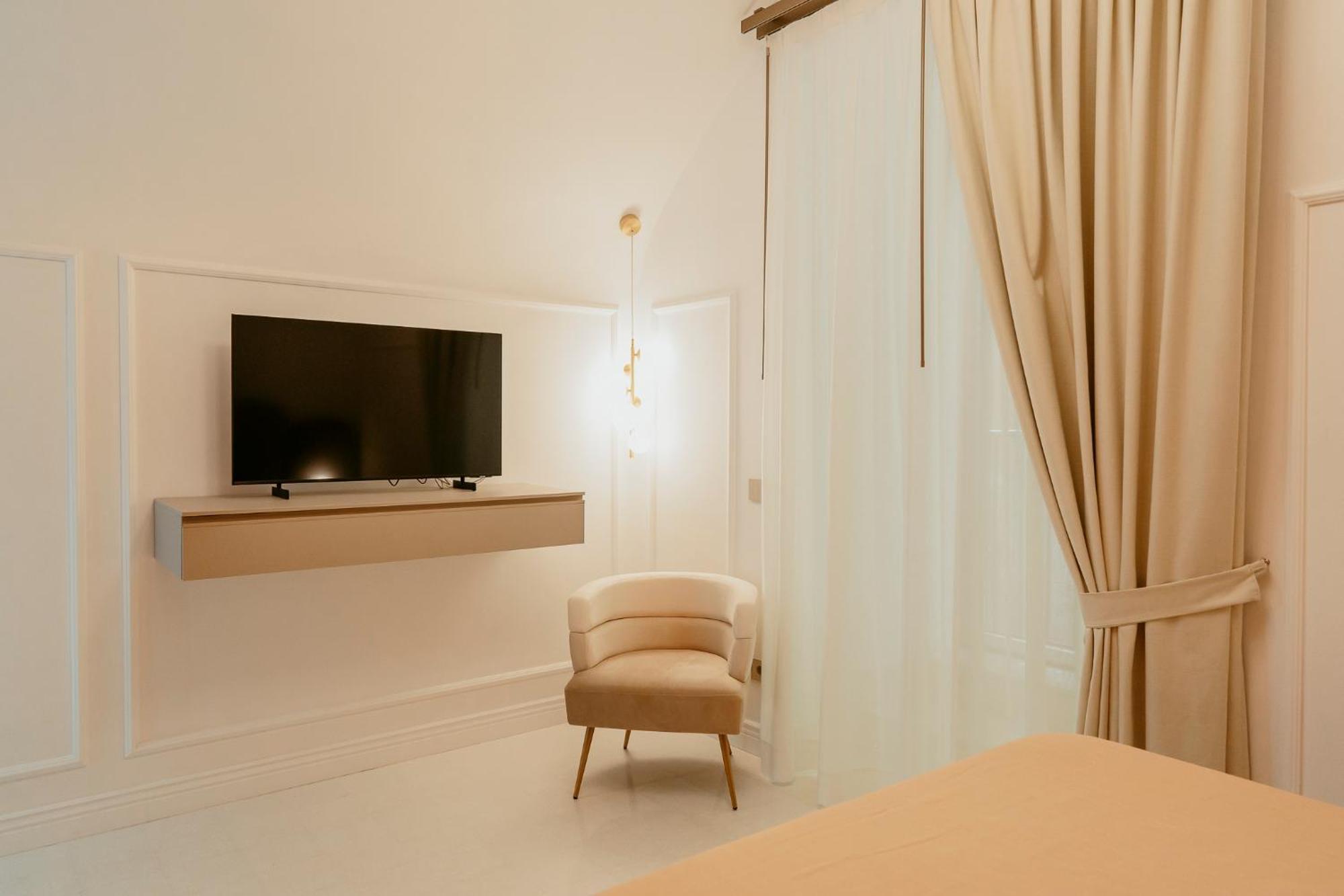 Apartment Luxury Apartment-quartieri Spagn By Alux38 *