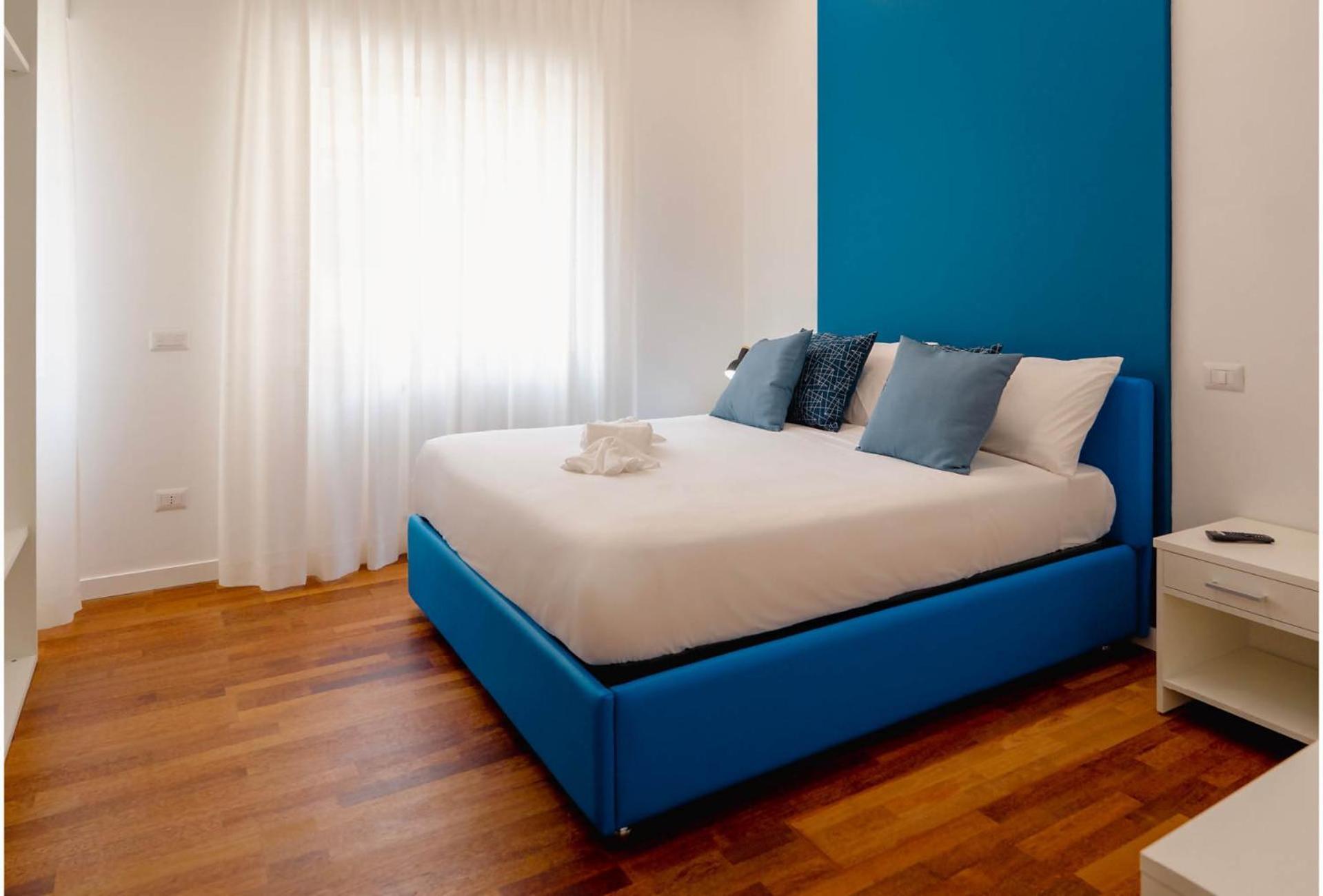 Interno 5 *