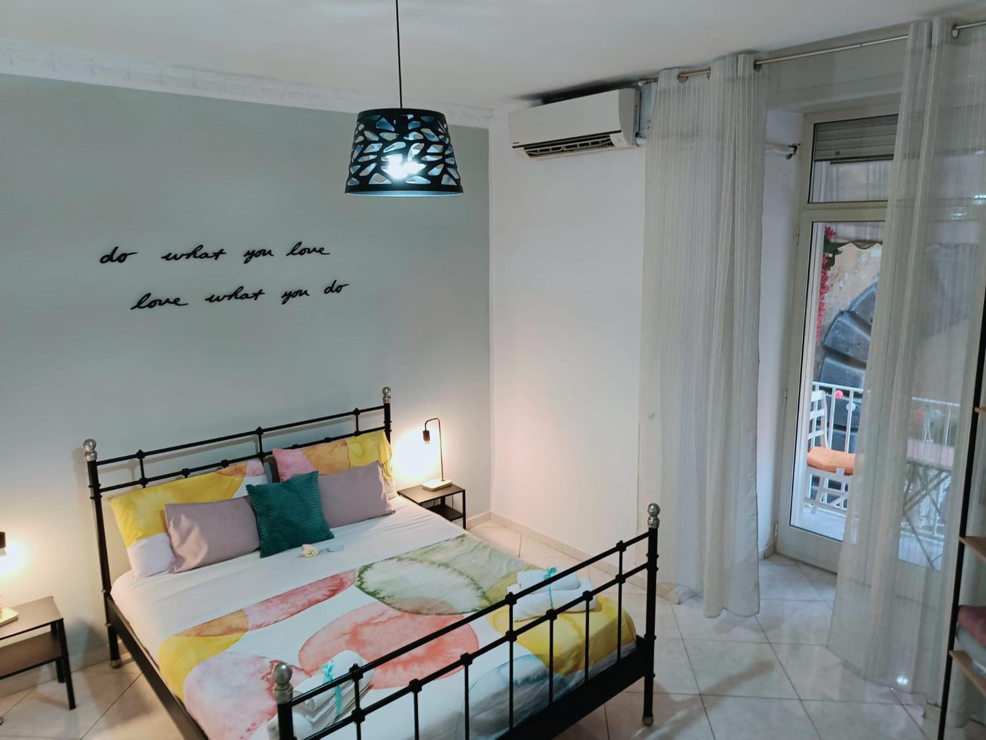 Il Balconcino Ai Tribunali Naples
