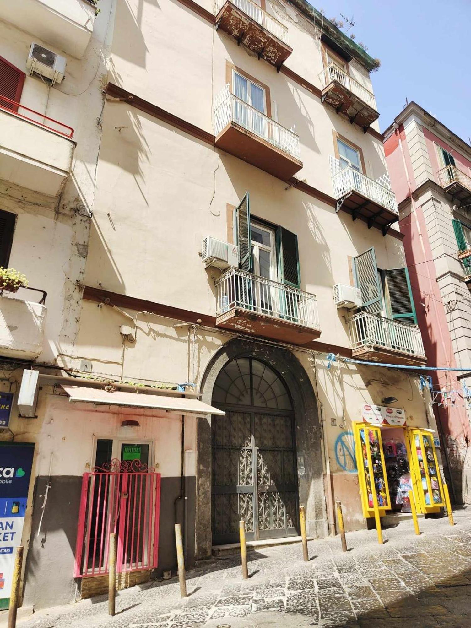 Felix: Soggiornare Al Centro In Posizione Tranquilla Naples