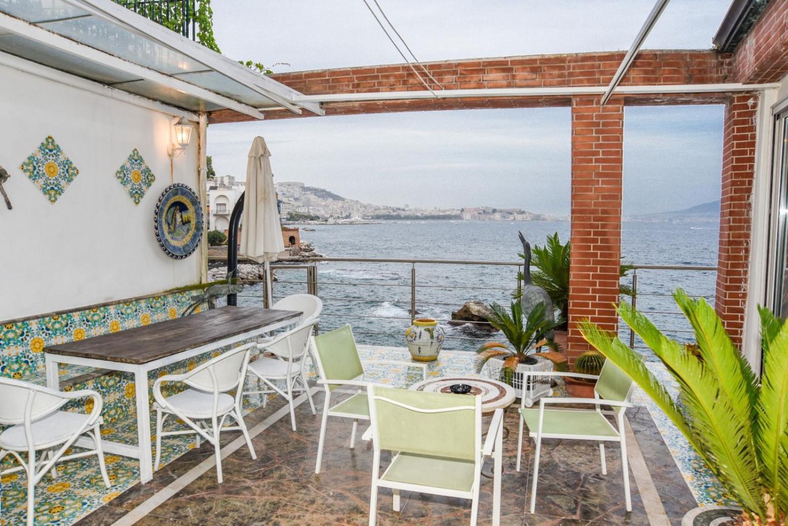 Apartment La Casa Sul Mare Naples