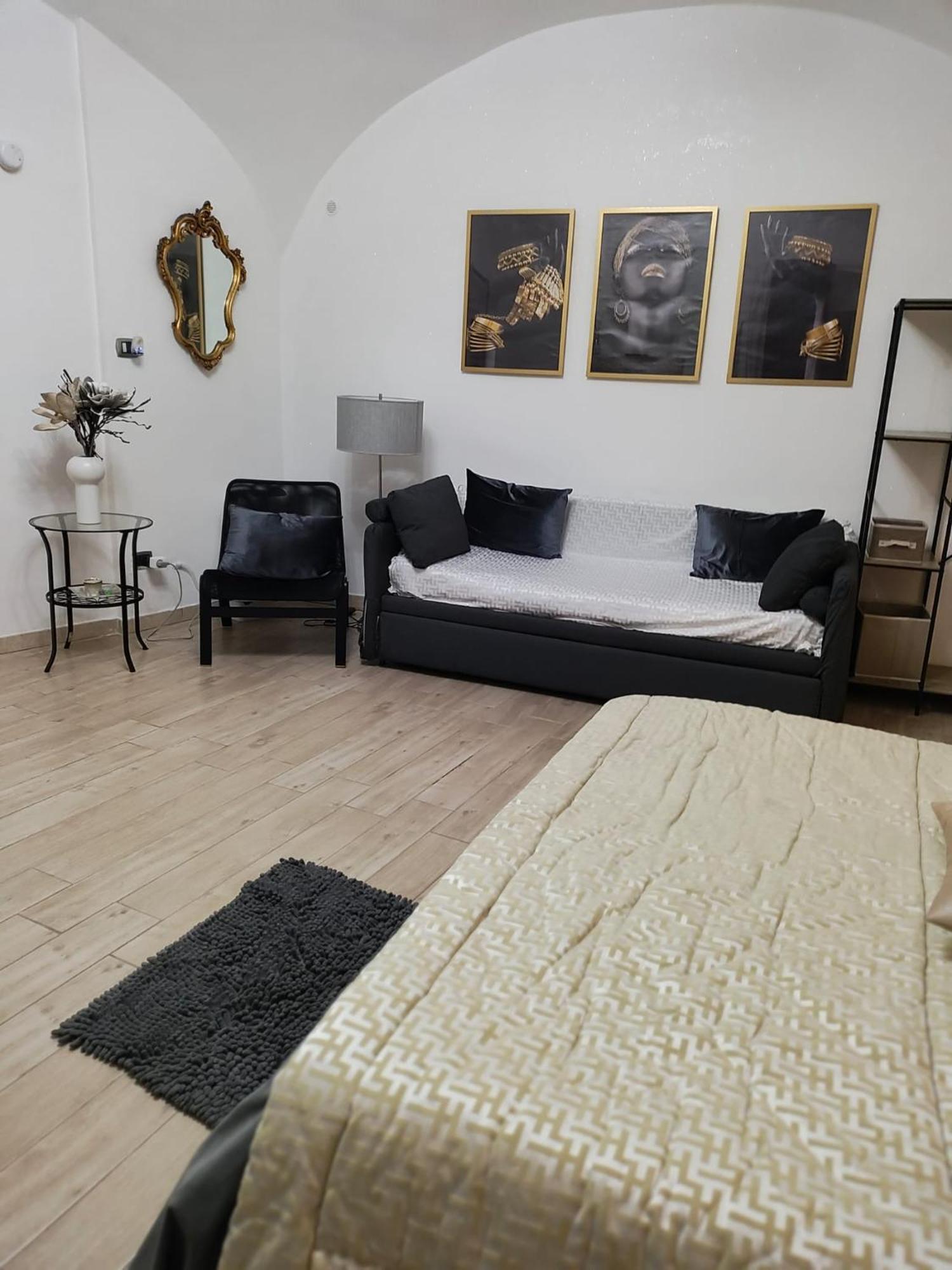 Vallese Spagnoli - Naples