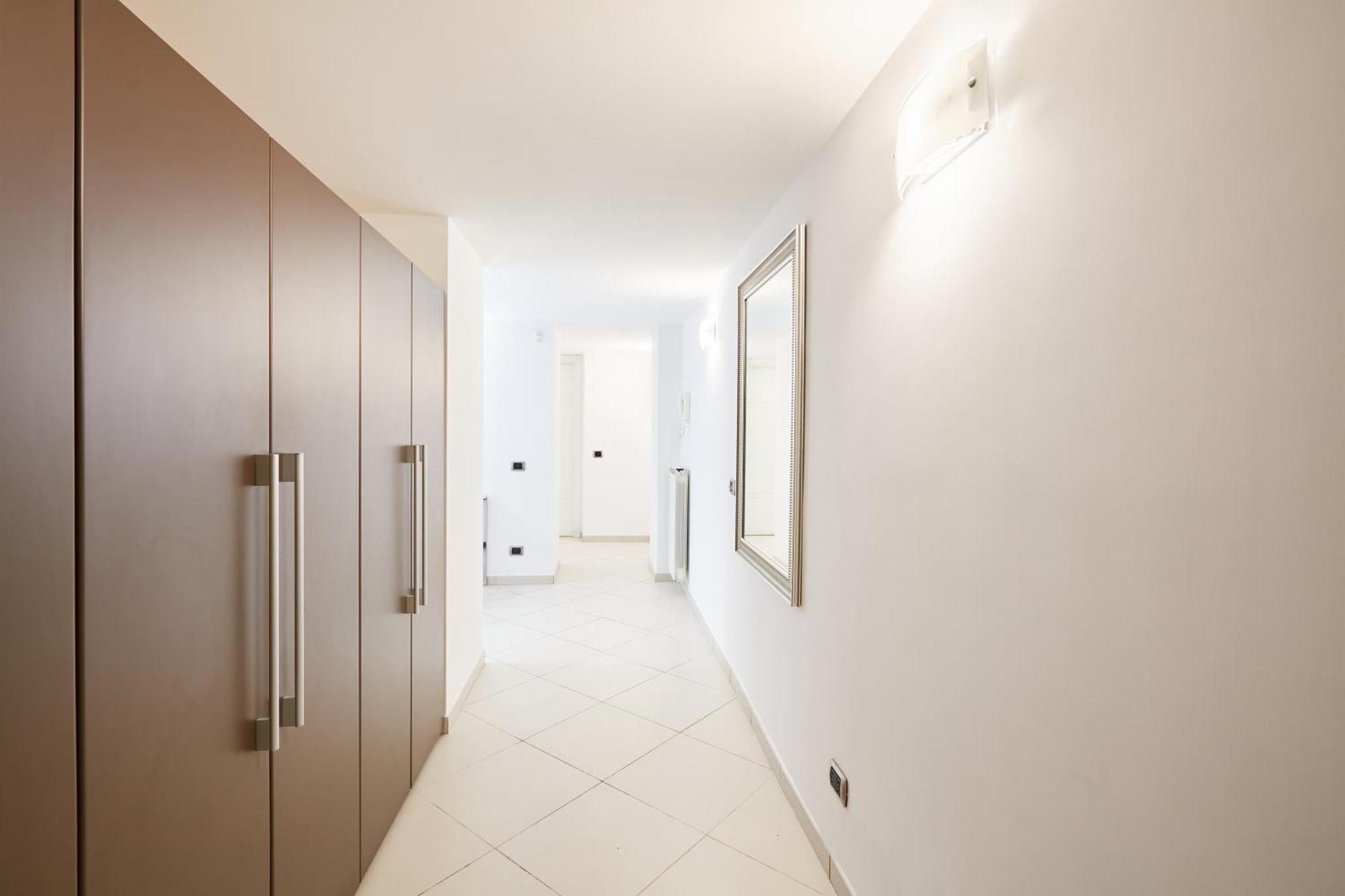 Design & Duplex At National Museum Apartment