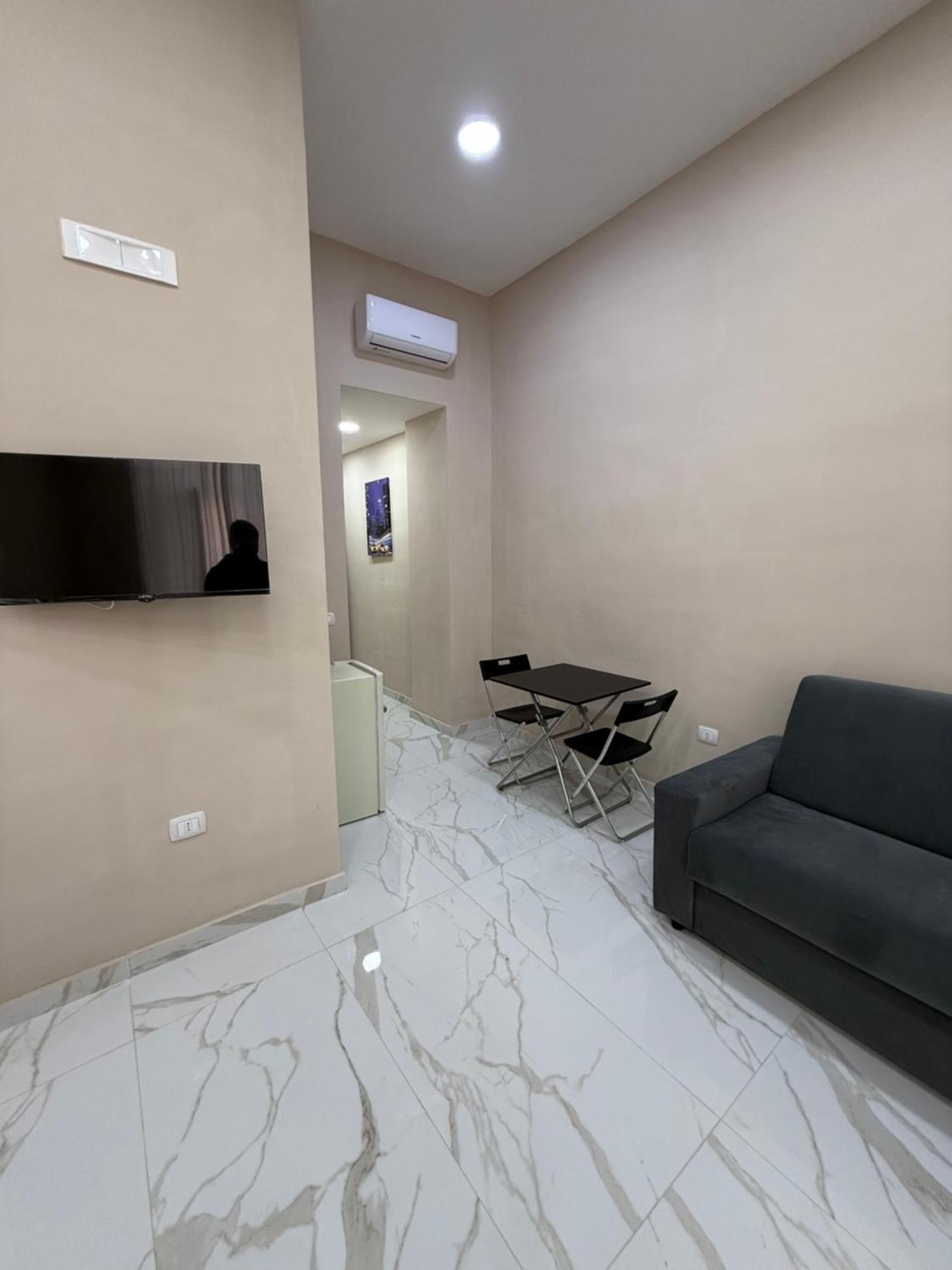 Apartment Valentino Caracciolo 105 Naples