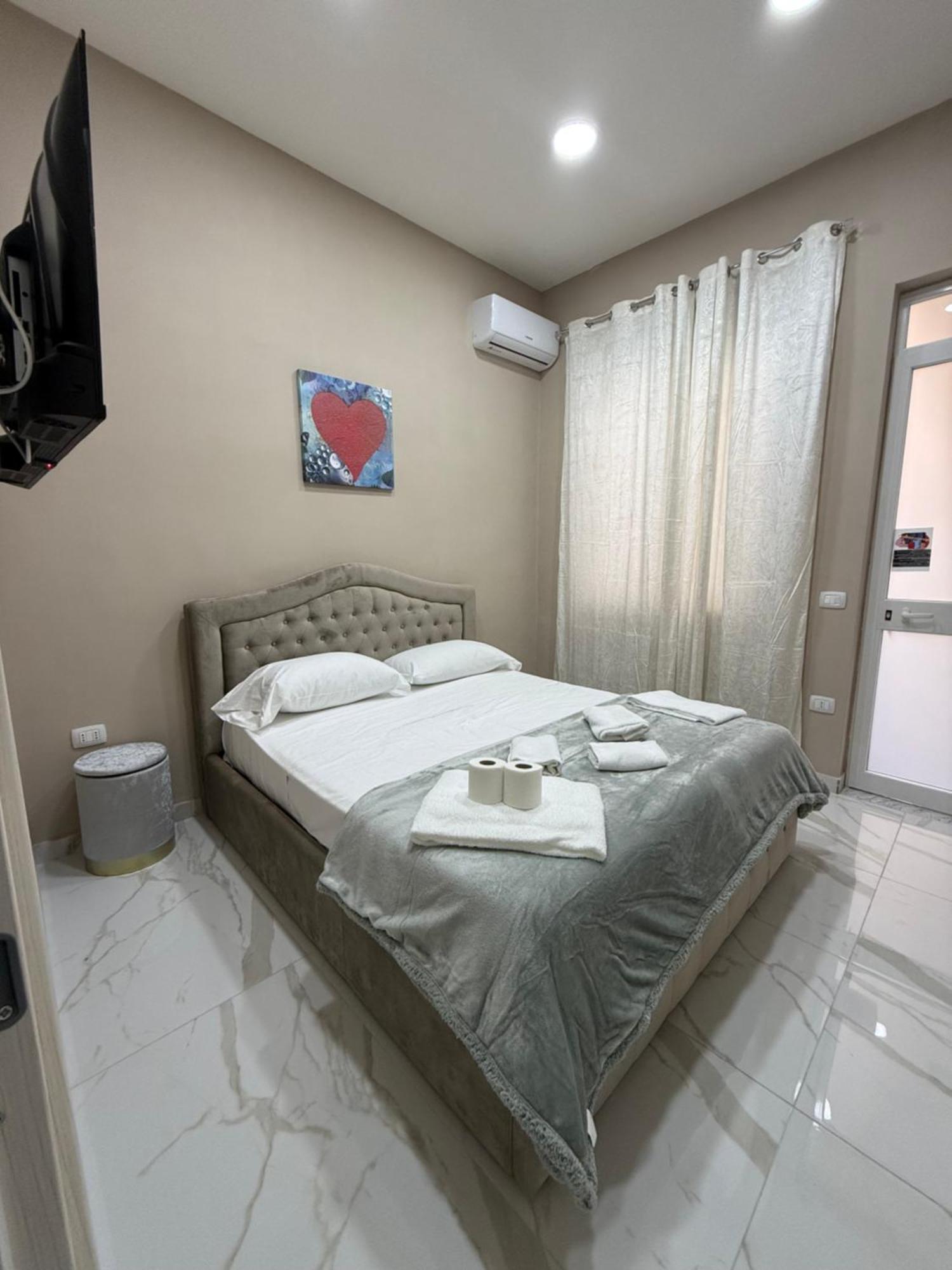 Apartment Valentino Caracciolo 105 Naples